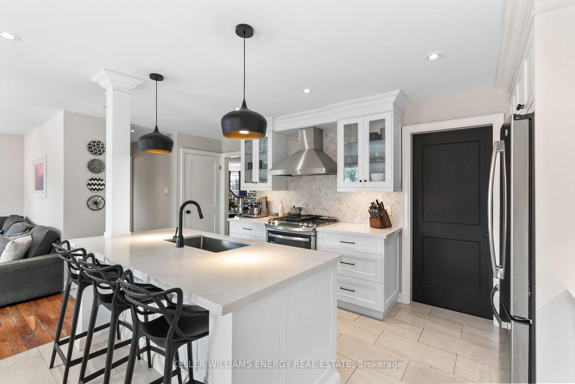 Photo 11 of 19 Sturgess Crescent, Whitby, Brooklin — HOMEH