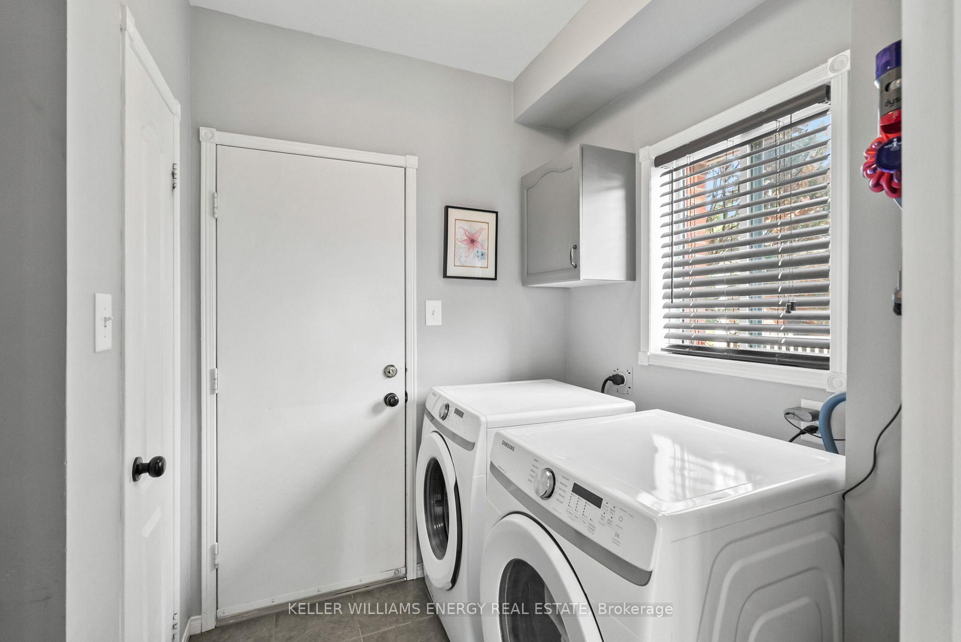 Photo 12 of 19 Sturgess Crescent, Whitby, Brooklin — HOMEH