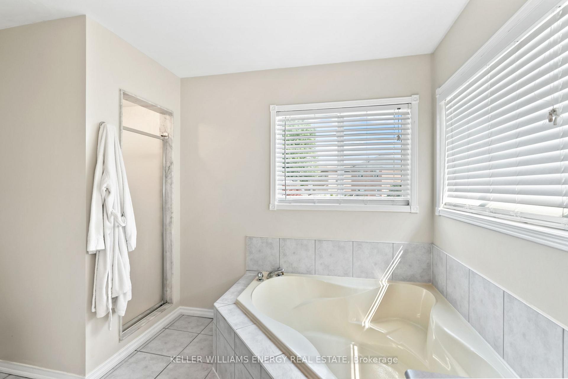 Photo 21 of 19 Sturgess Crescent, Whitby, Brooklin — HOMEH
