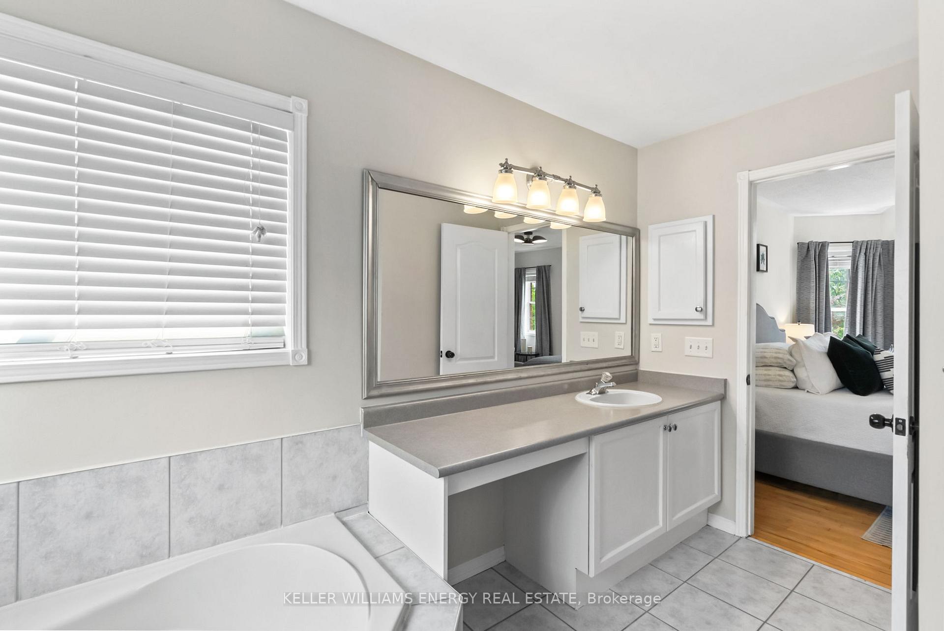 Photo 22 of 19 Sturgess Crescent, Whitby, Brooklin — HOMEH