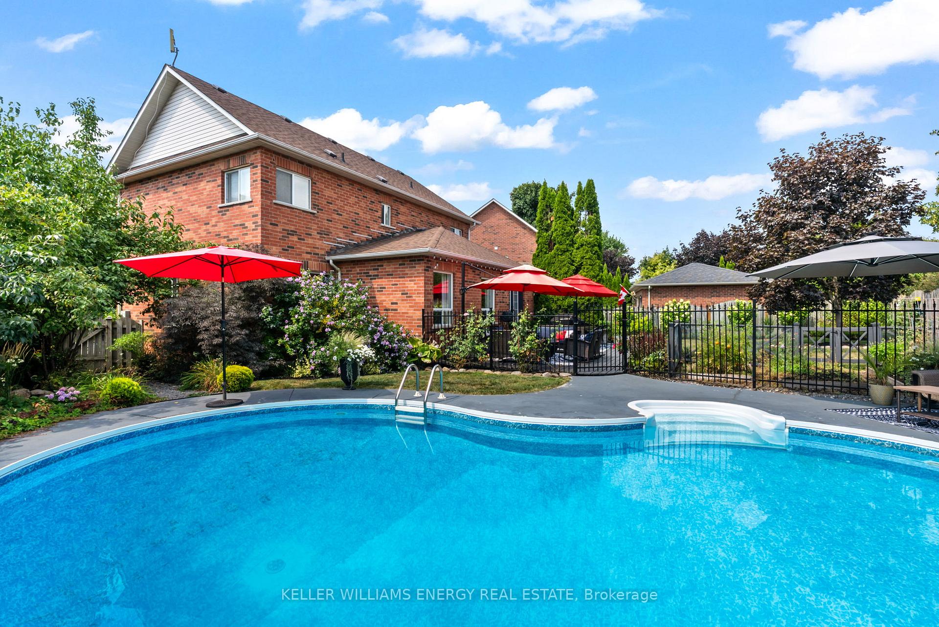 Photo 30 of 19 Sturgess Crescent, Whitby, Brooklin — HOMEH