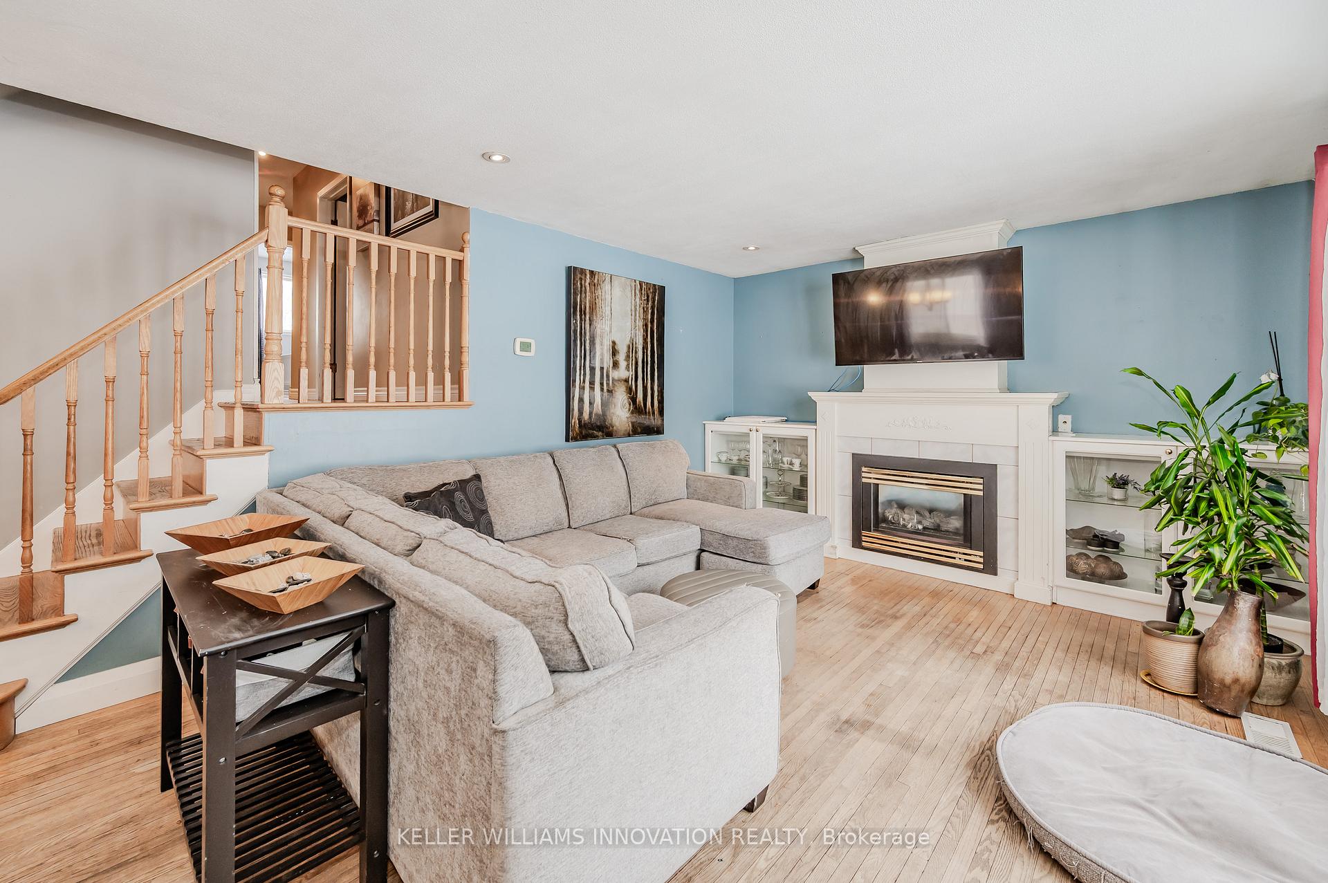 Photo 4 of 555 Sprucehill Avenue, Waterloo — HOMEH