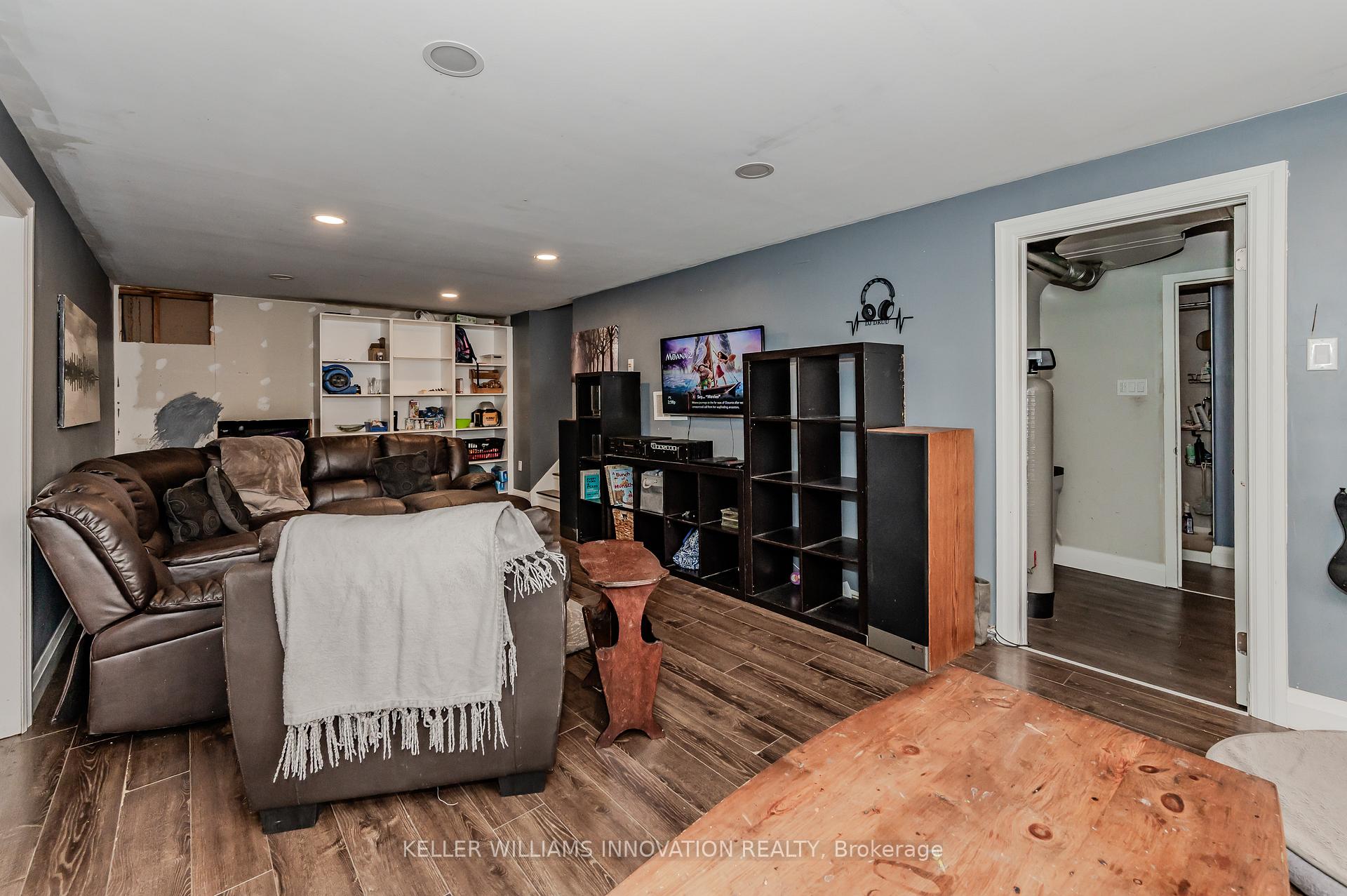 Photo 23 of 555 Sprucehill Avenue, Waterloo — HOMEH