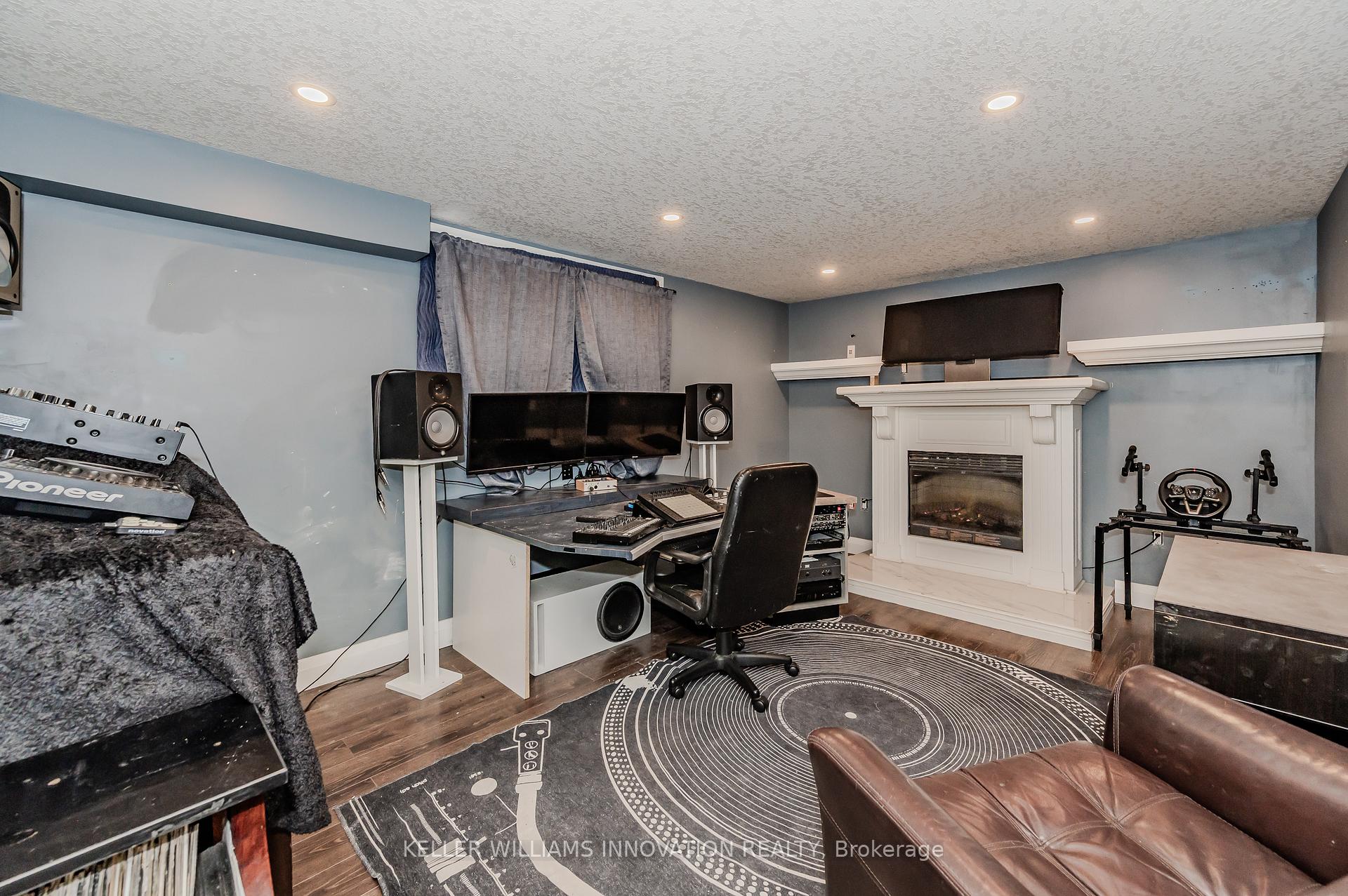 Photo 24 of 555 Sprucehill Avenue, Waterloo — HOMEH