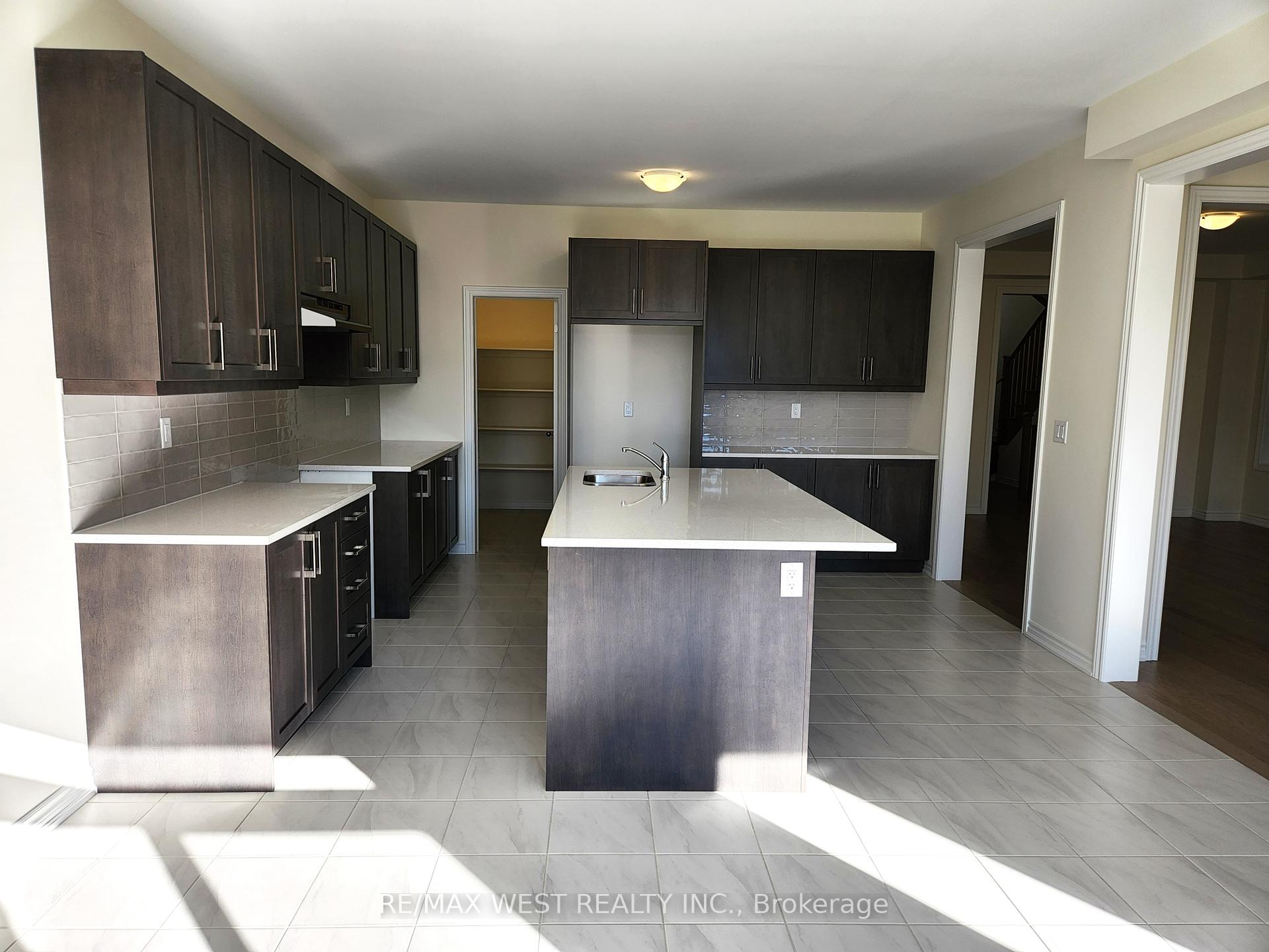 Photo 8 of 5 Fire King Drive, Whitby, Rural Whitby — HOMEH
