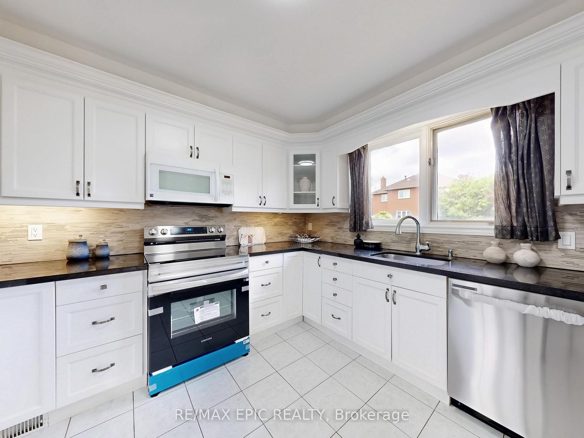 Photo 11 of 10 Corner Stone Crescent, Whitby, Rolling Acres — HOMEH
