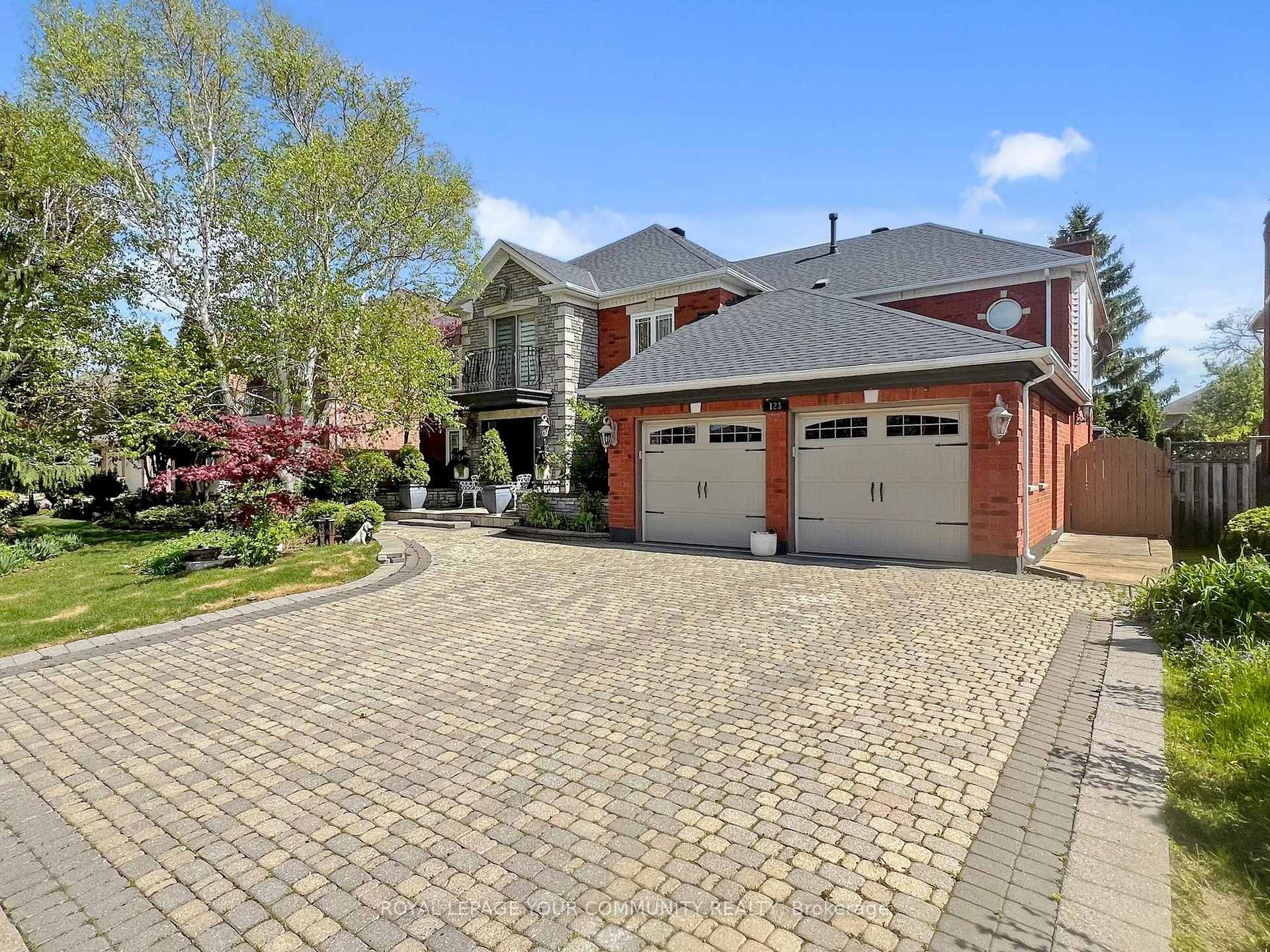Photo 3 of 123 Kingsnorth Boulevard, Vaughan, East Woodbridge — HOMEH