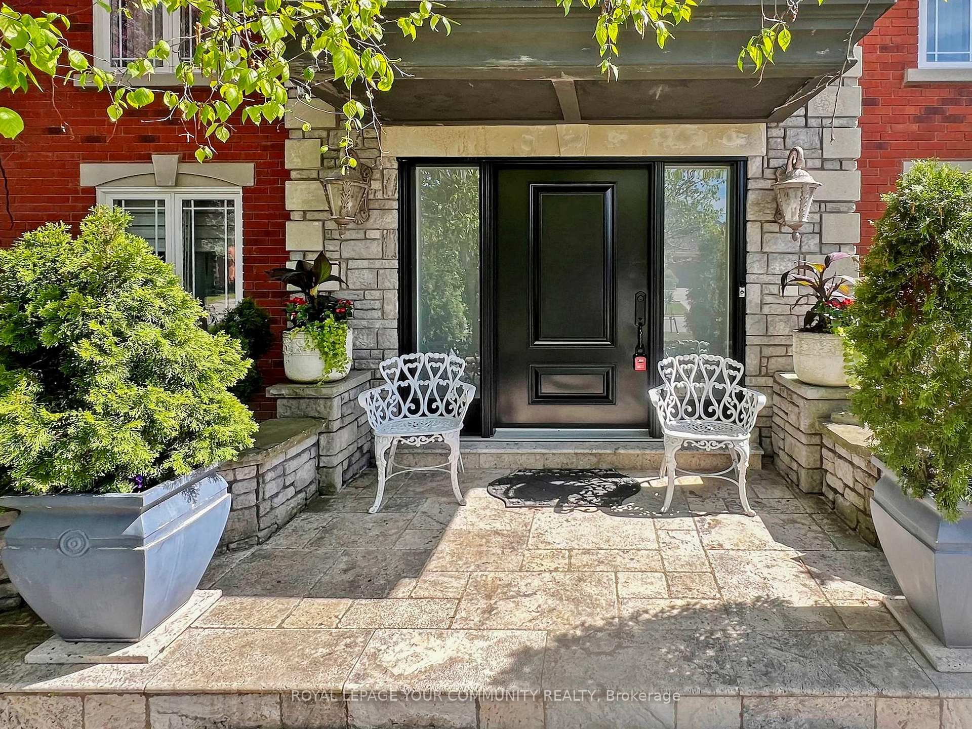 Photo 4 of 123 Kingsnorth Boulevard, Vaughan, East Woodbridge — HOMEH