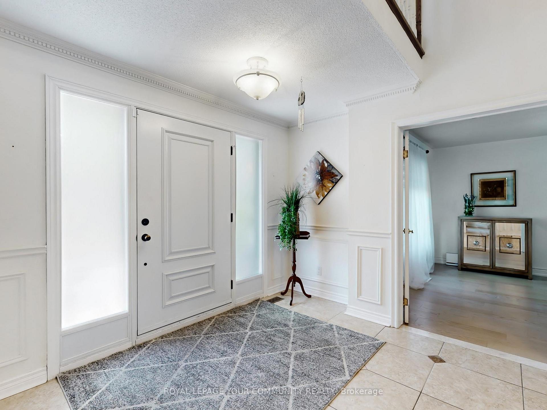 Photo 5 of 123 Kingsnorth Boulevard, Vaughan, East Woodbridge — HOMEH