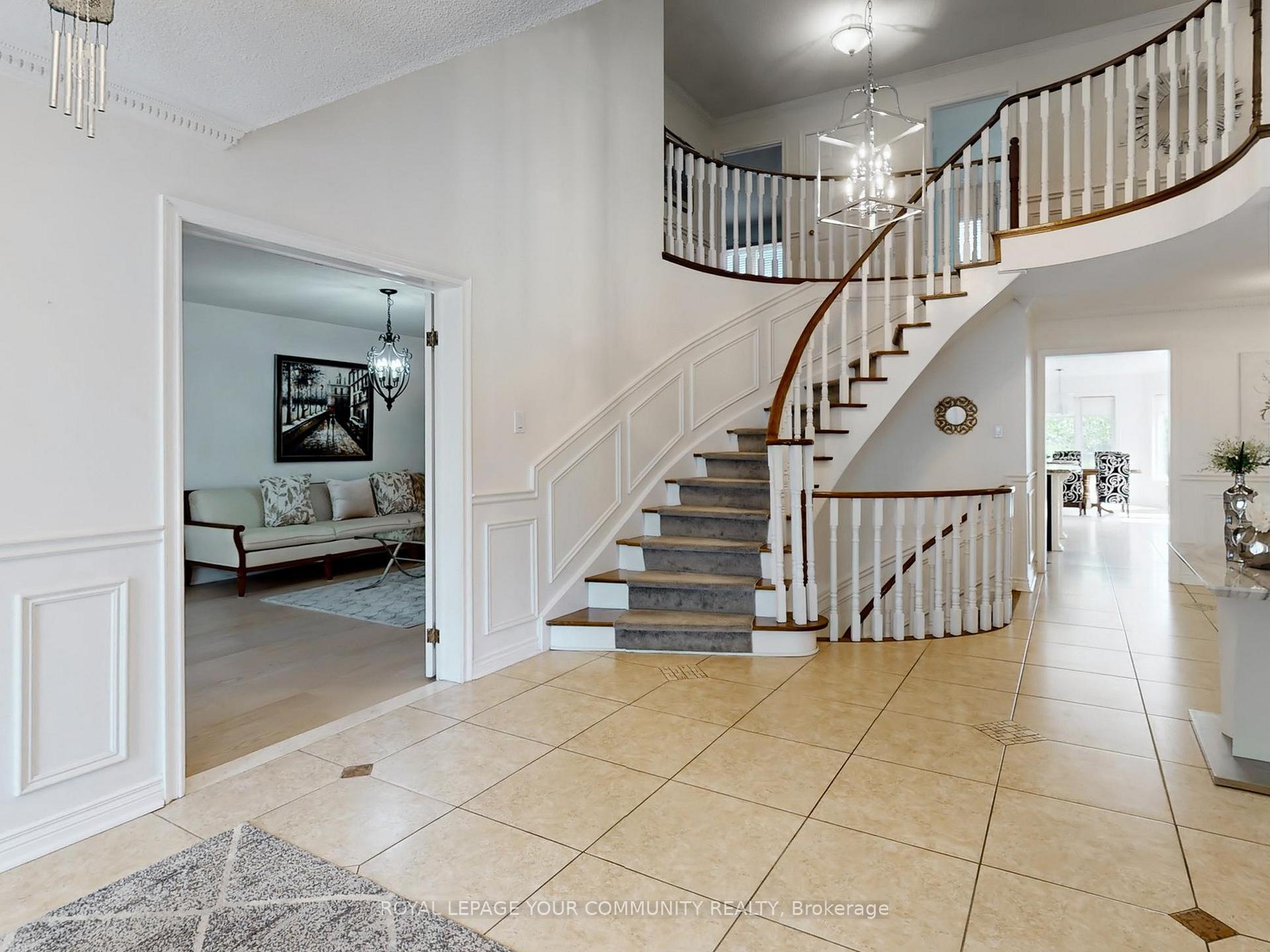 Photo 6 of 123 Kingsnorth Boulevard, Vaughan, East Woodbridge — HOMEH