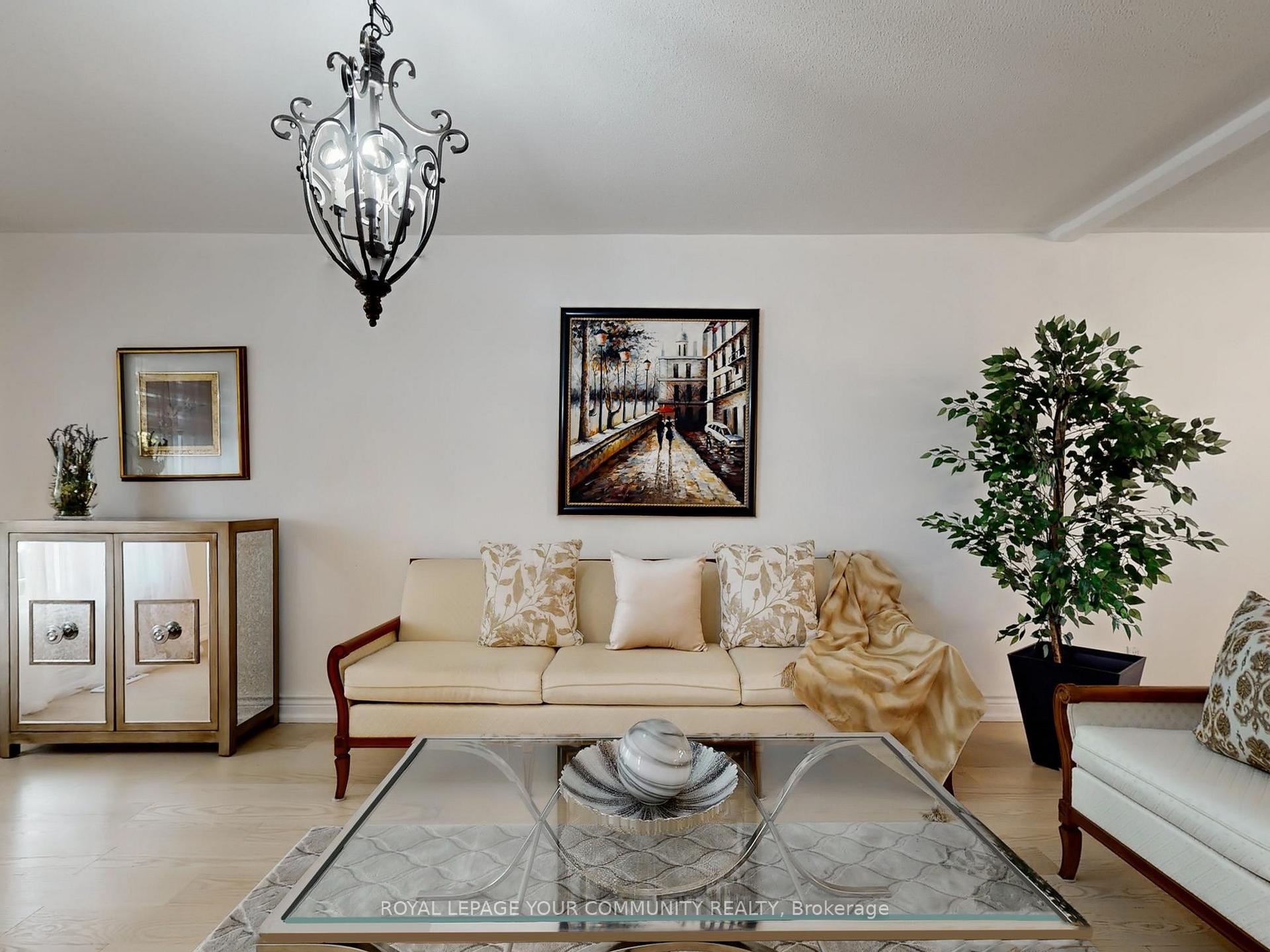 Photo 7 of 123 Kingsnorth Boulevard, Vaughan, East Woodbridge — HOMEH