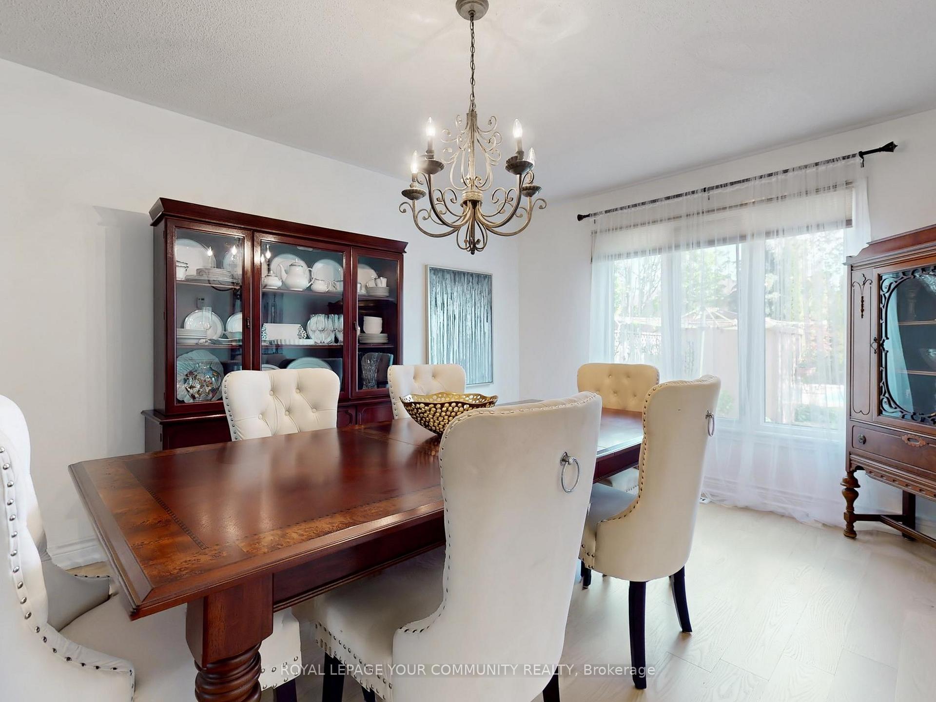 Photo 8 of 123 Kingsnorth Boulevard, Vaughan, East Woodbridge — HOMEH