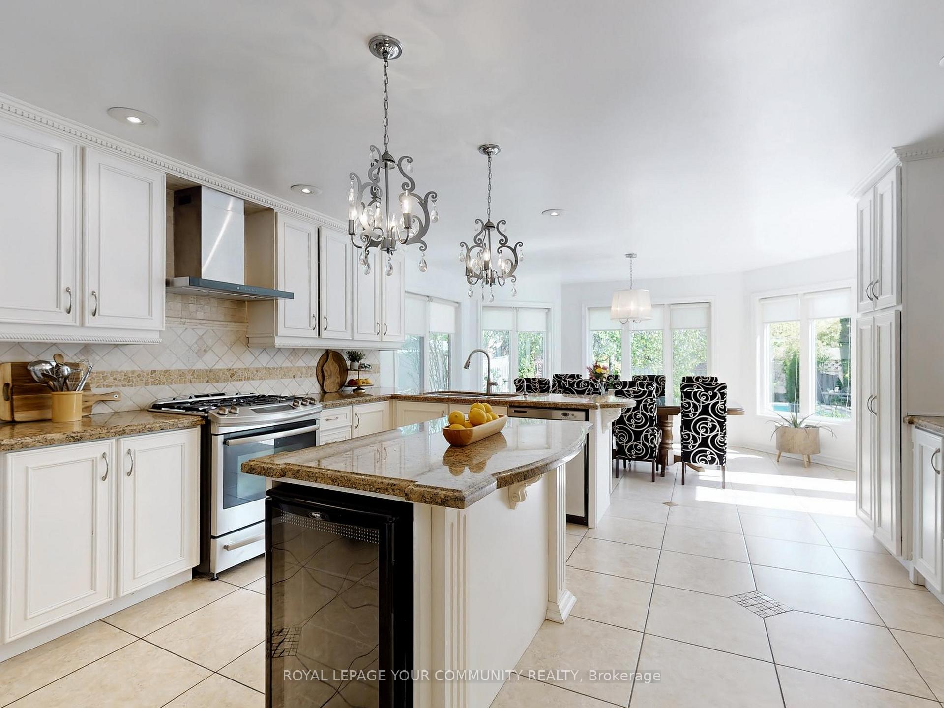 Photo 9 of 123 Kingsnorth Boulevard, Vaughan, East Woodbridge — HOMEH
