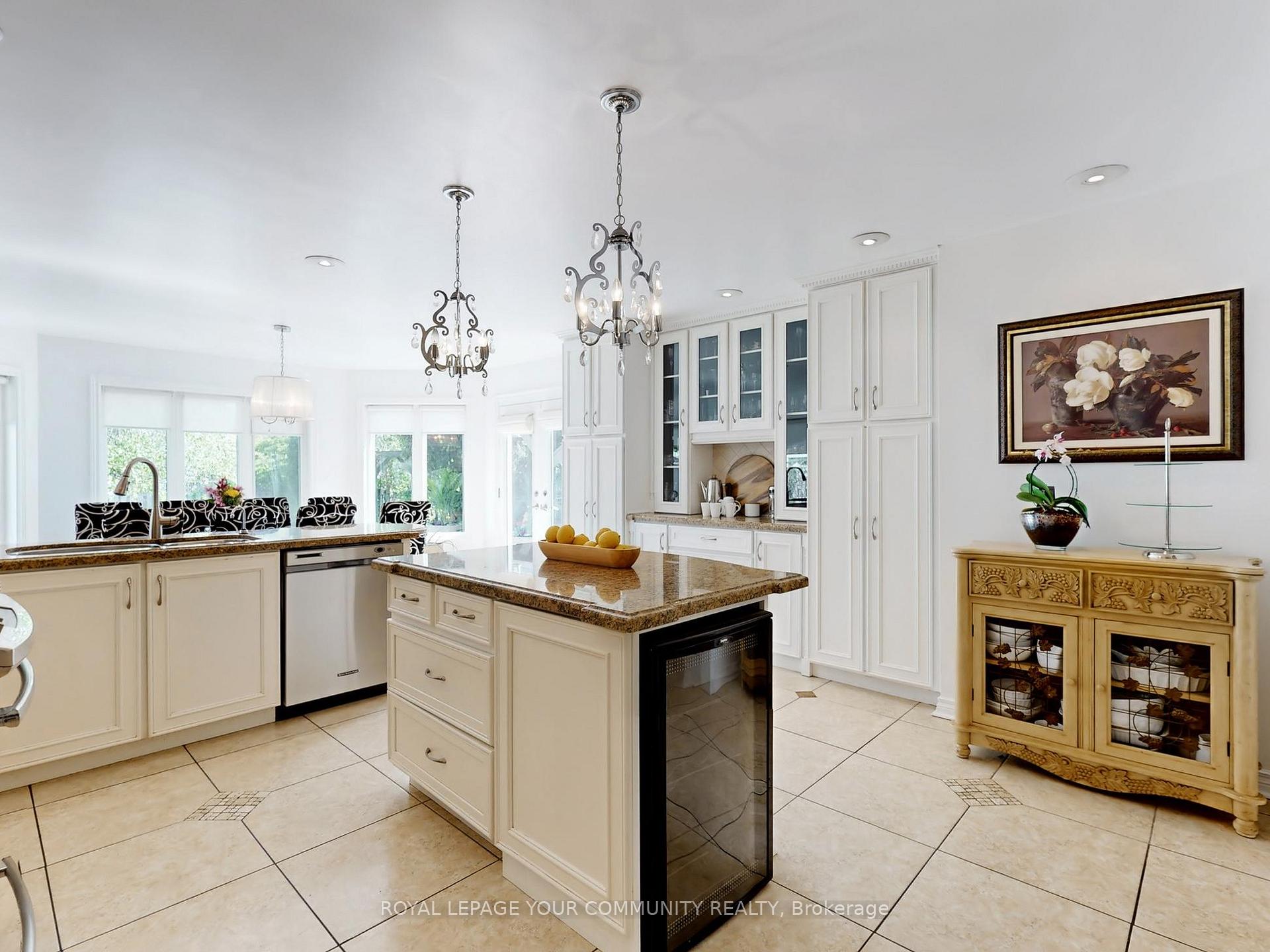 Photo 10 of 123 Kingsnorth Boulevard, Vaughan, East Woodbridge — HOMEH