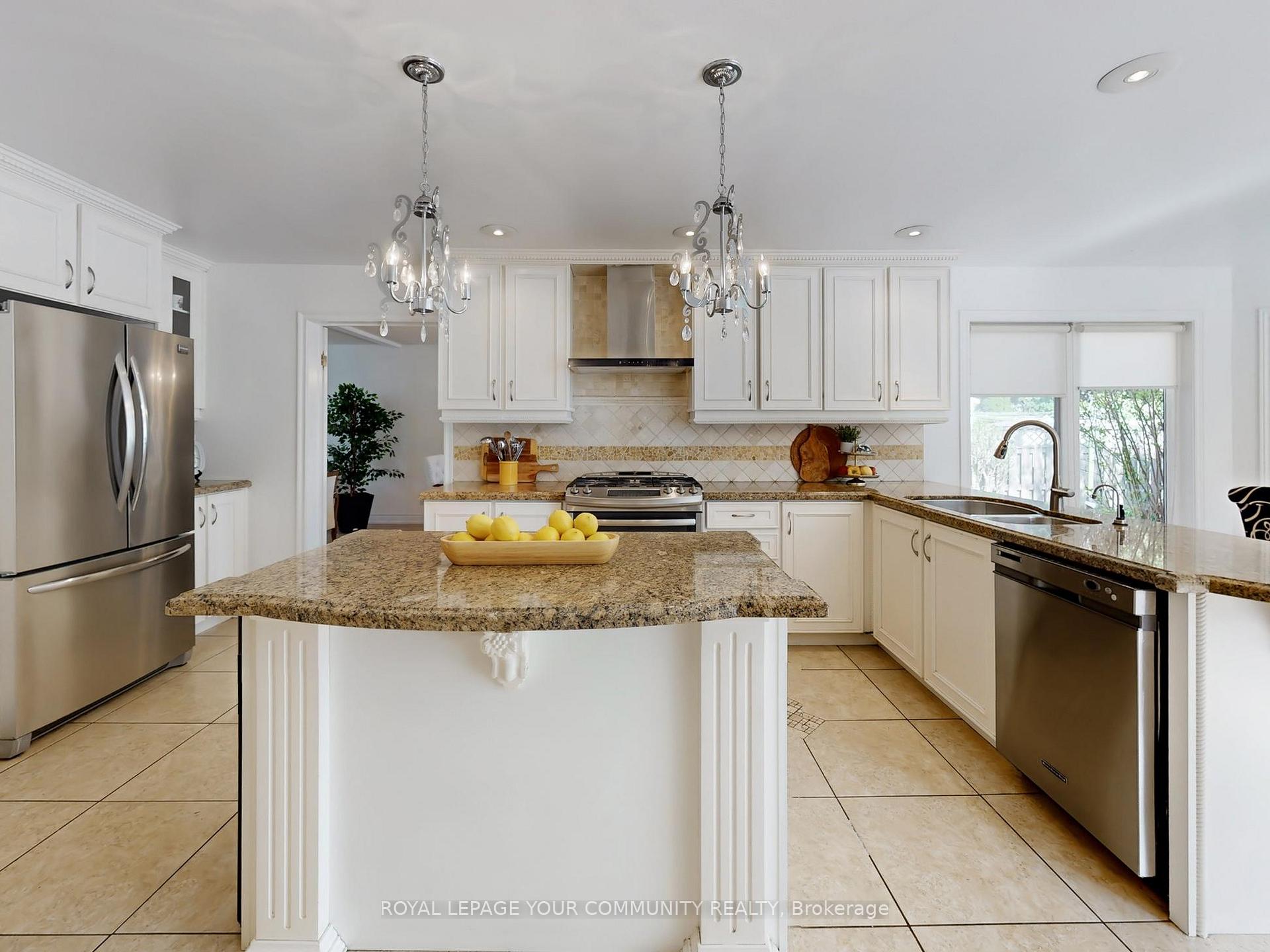 Photo 11 of 123 Kingsnorth Boulevard, Vaughan, East Woodbridge — HOMEH