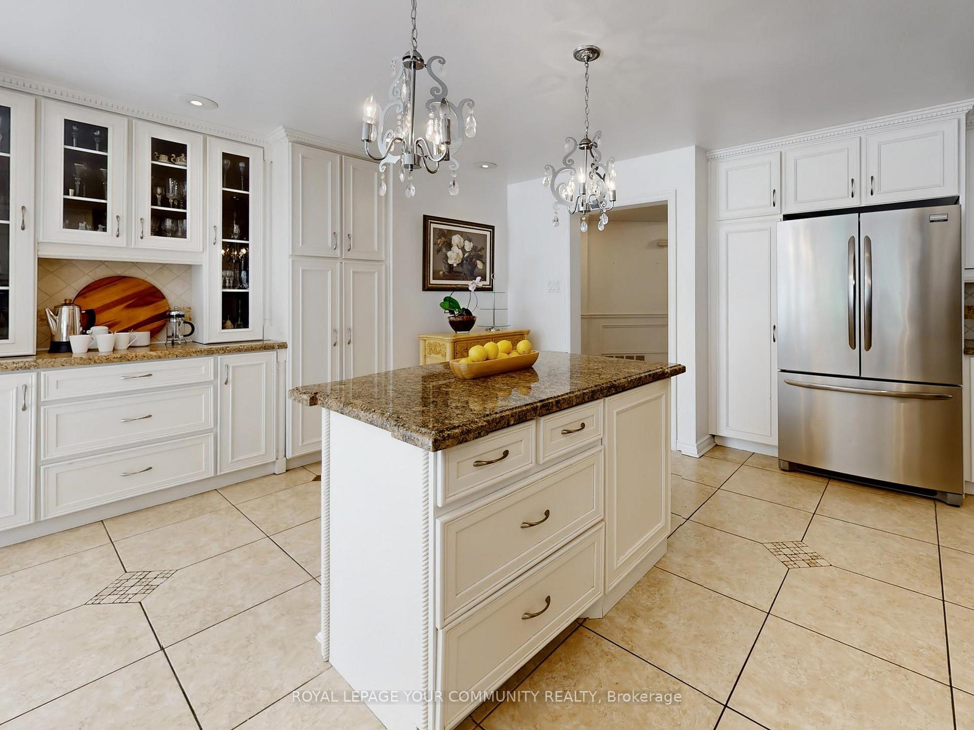 Photo 12 of 123 Kingsnorth Boulevard, Vaughan, East Woodbridge — HOMEH
