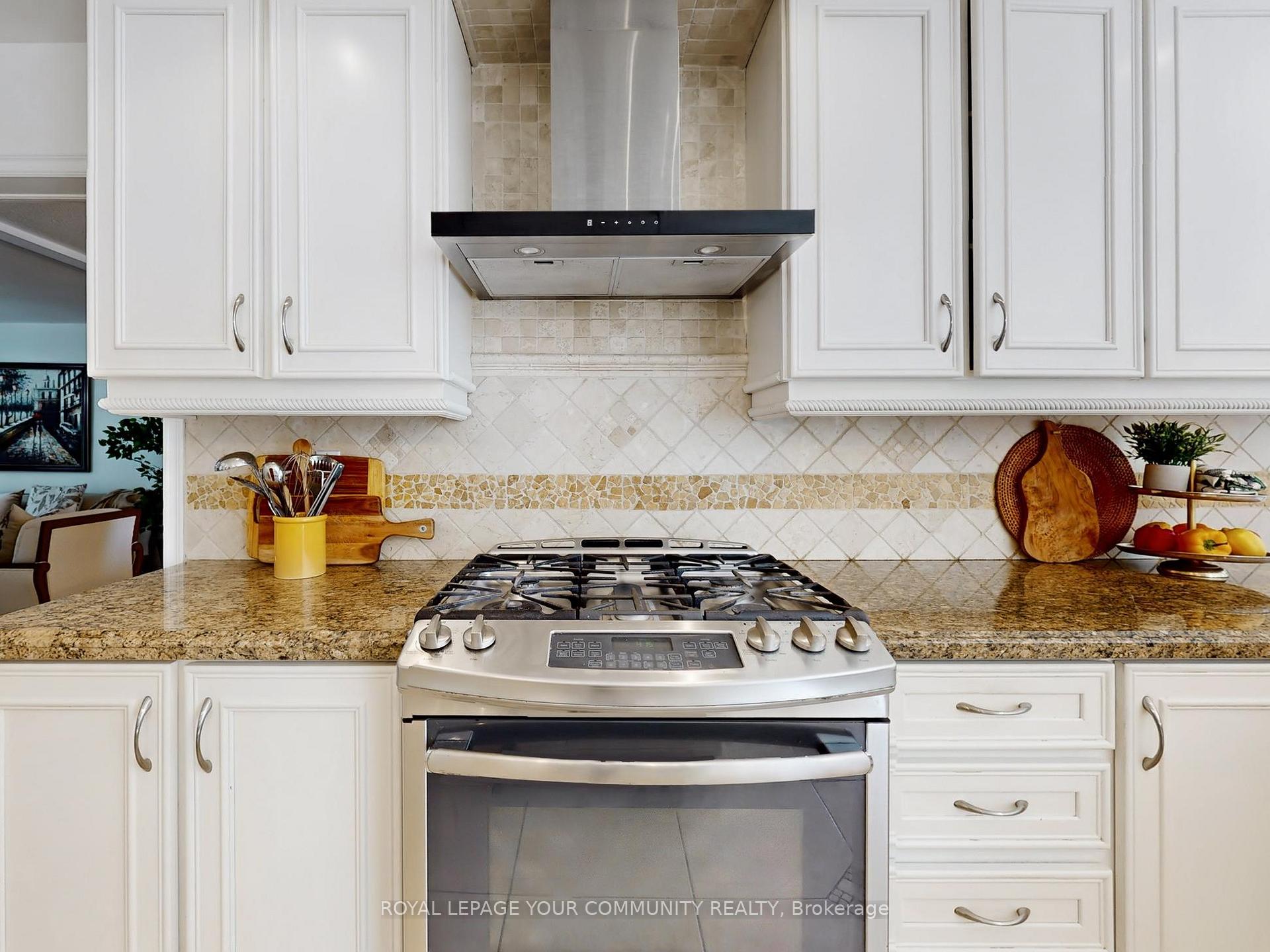 Photo 13 of 123 Kingsnorth Boulevard, Vaughan, East Woodbridge — HOMEH