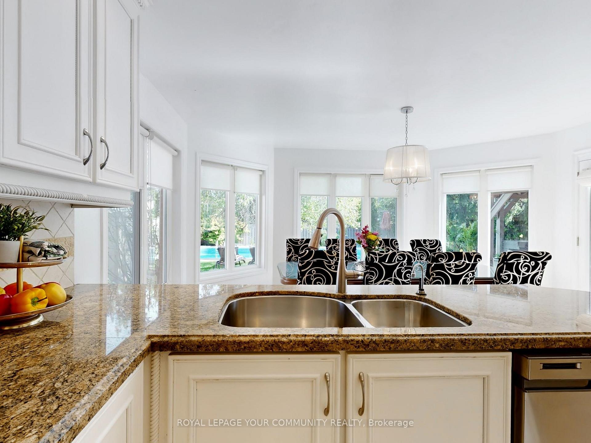 Photo 14 of 123 Kingsnorth Boulevard, Vaughan, East Woodbridge — HOMEH
