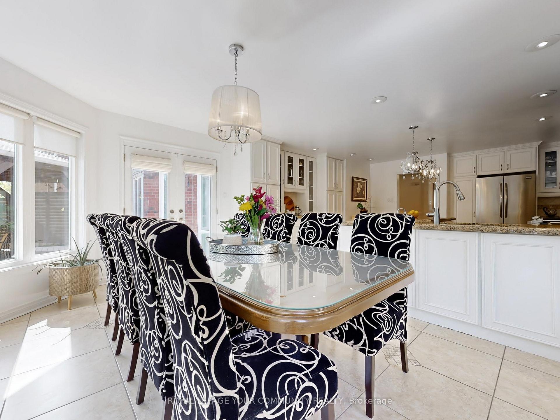 Photo 16 of 123 Kingsnorth Boulevard, Vaughan, East Woodbridge — HOMEH