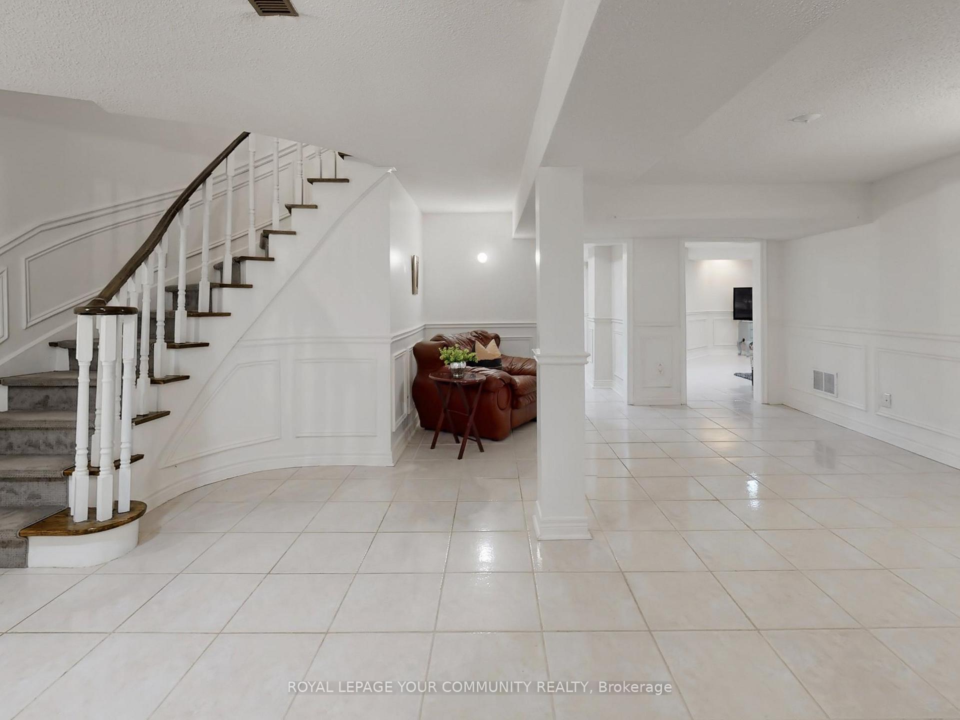 Photo 32 of 123 Kingsnorth Boulevard, Vaughan, East Woodbridge — HOMEH