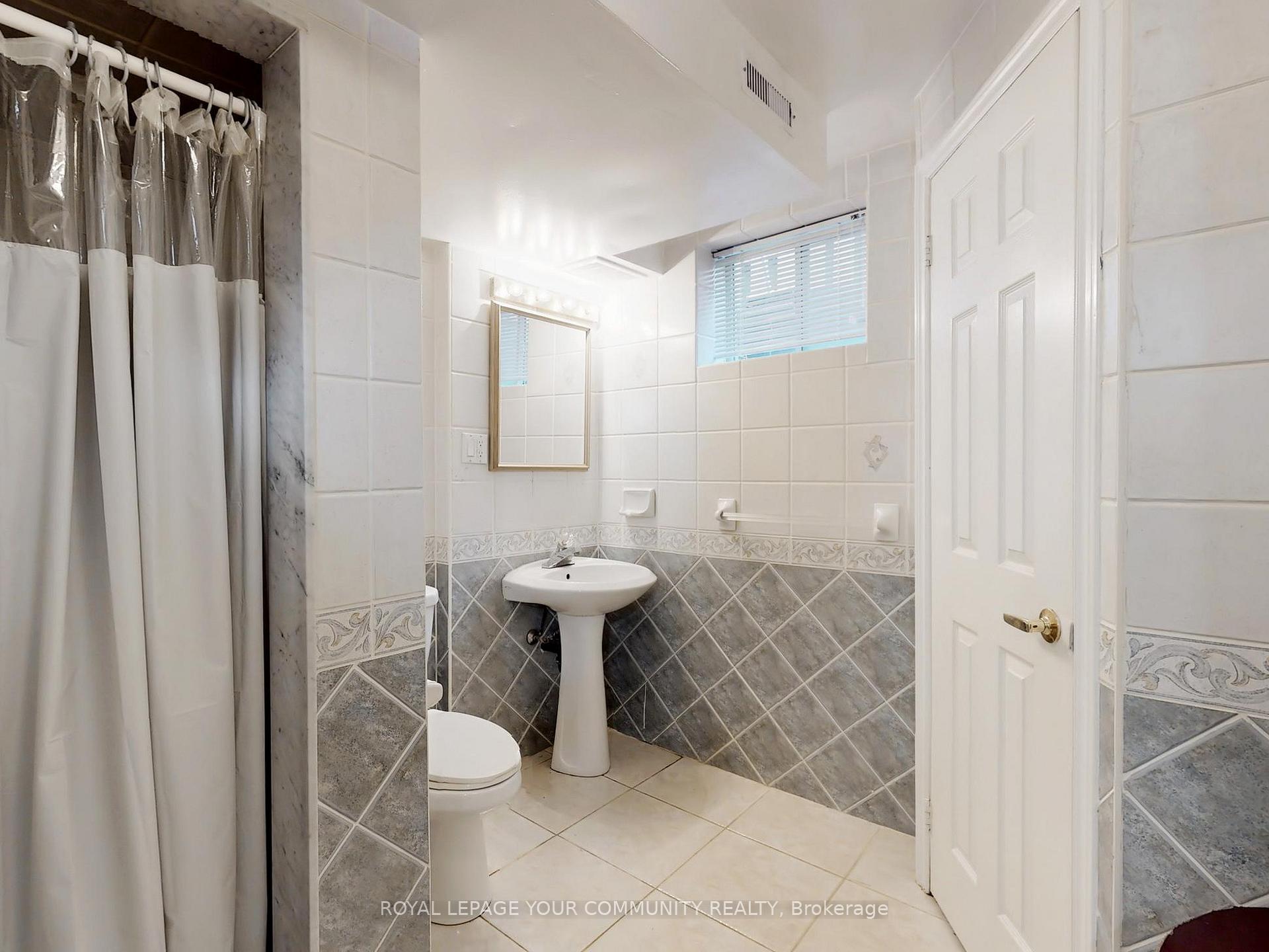 Photo 39 of 123 Kingsnorth Boulevard, Vaughan, East Woodbridge — HOMEH