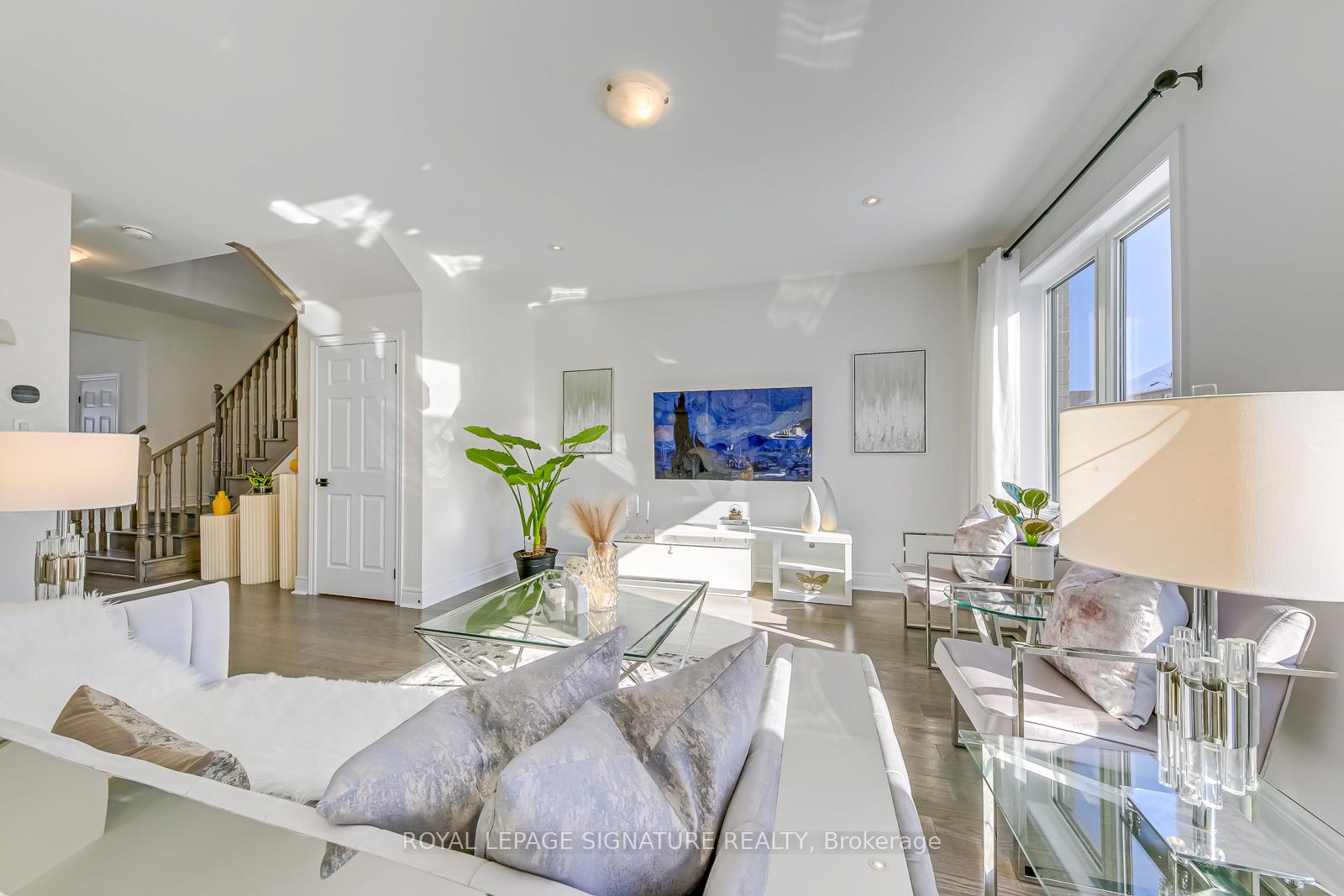 Photo 5 of 103 Jinnah Avenue, Markham, Middlefield — HOMEH