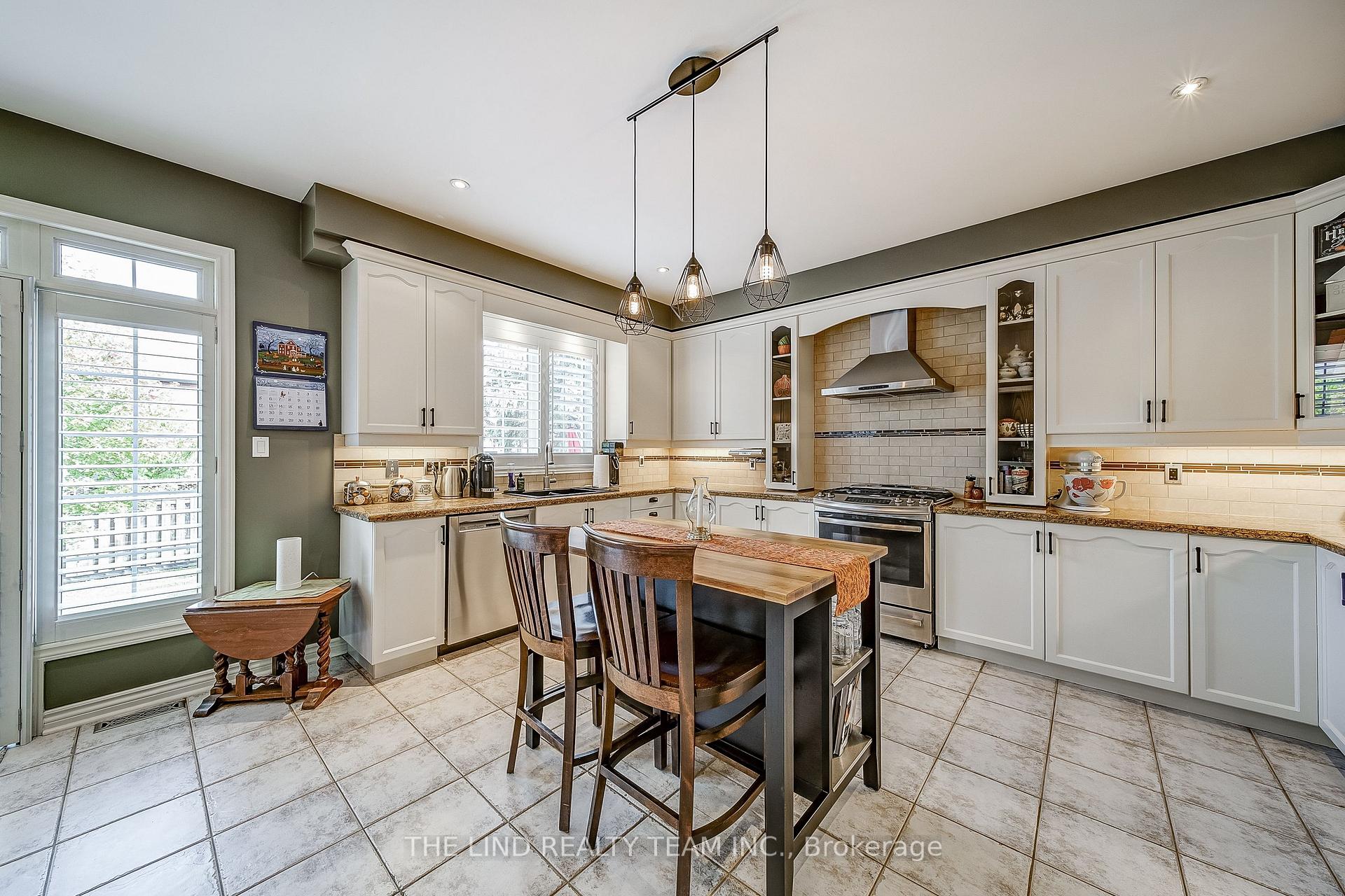 Photo 15 of 276 Willis Drive, Aurora, Aurora Highlands — HOMEH