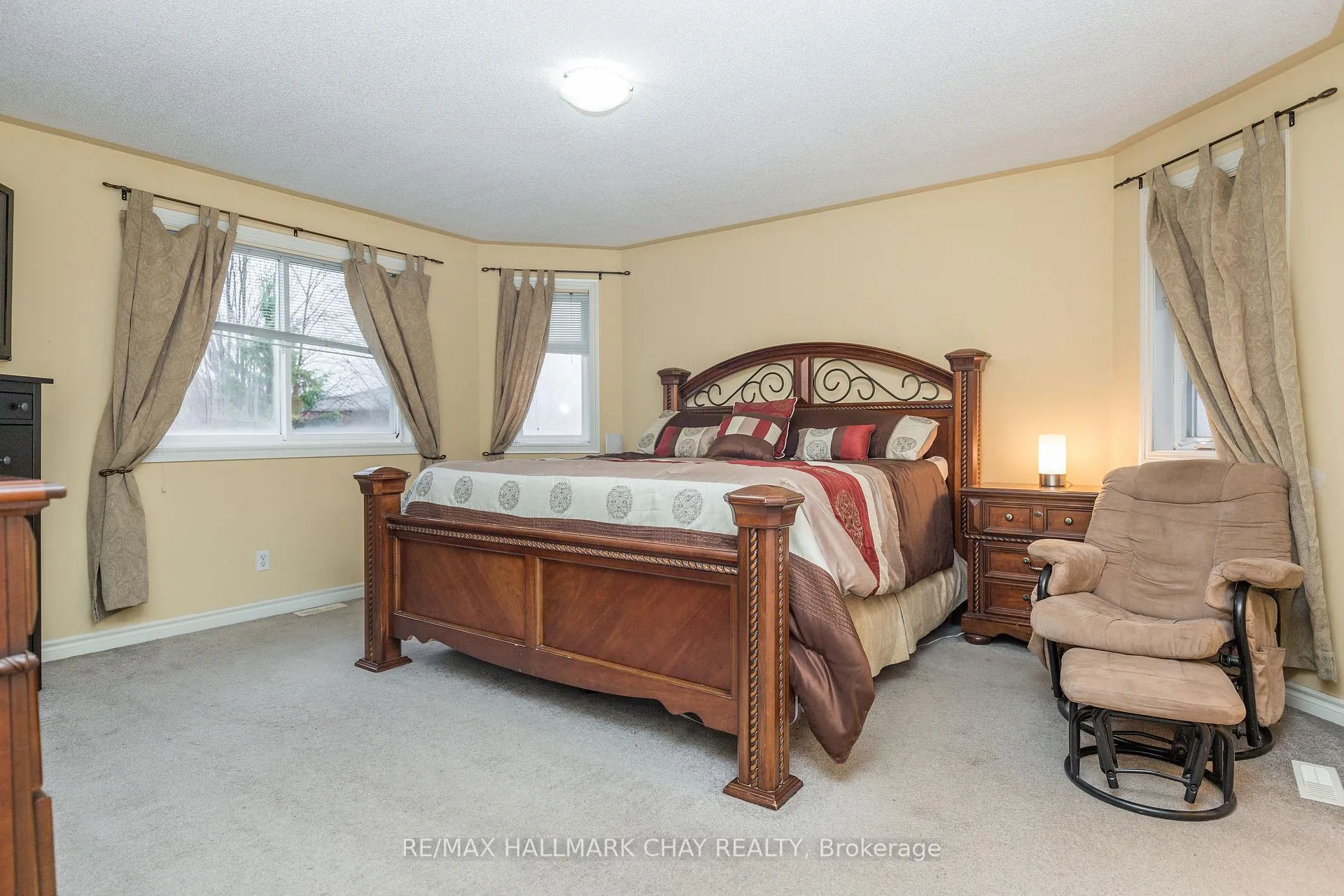 Photo 8 of 188 Pringle Drive, Barrie, Edgehill Drive — HOMEH
