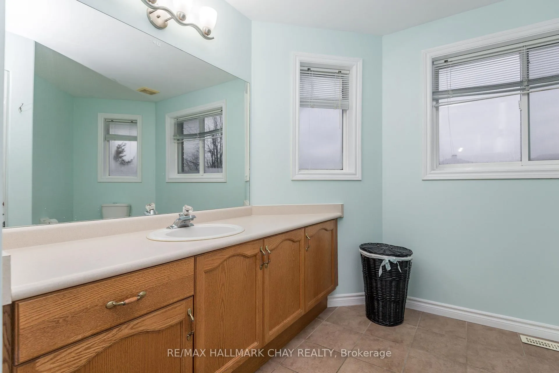 Photo 14 of 188 Pringle Drive, Barrie, Edgehill Drive — HOMEH