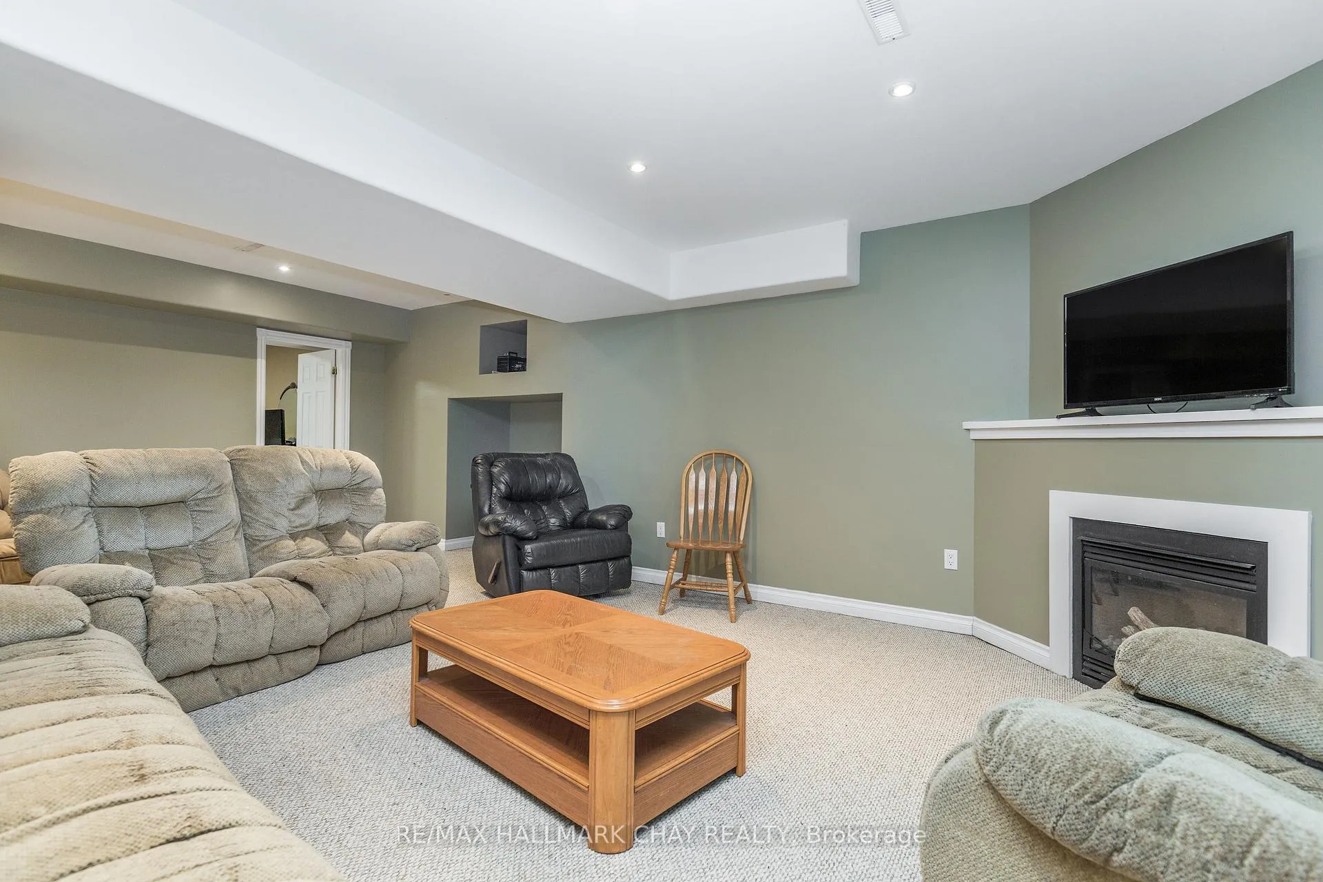 Photo 17 of 188 Pringle Drive, Barrie, Edgehill Drive — HOMEH