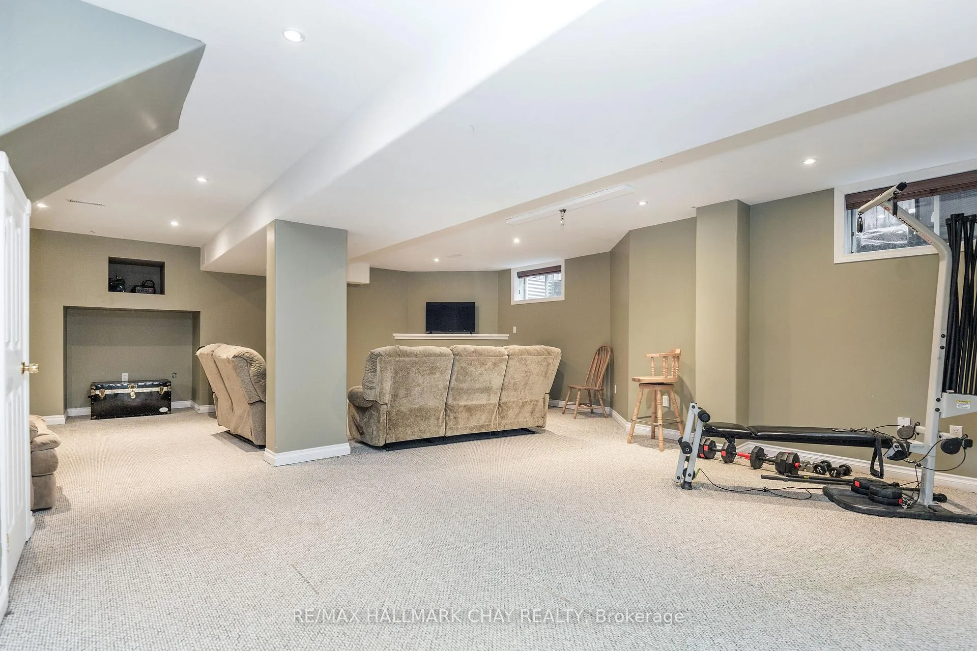 Photo 18 of 188 Pringle Drive, Barrie, Edgehill Drive — HOMEH