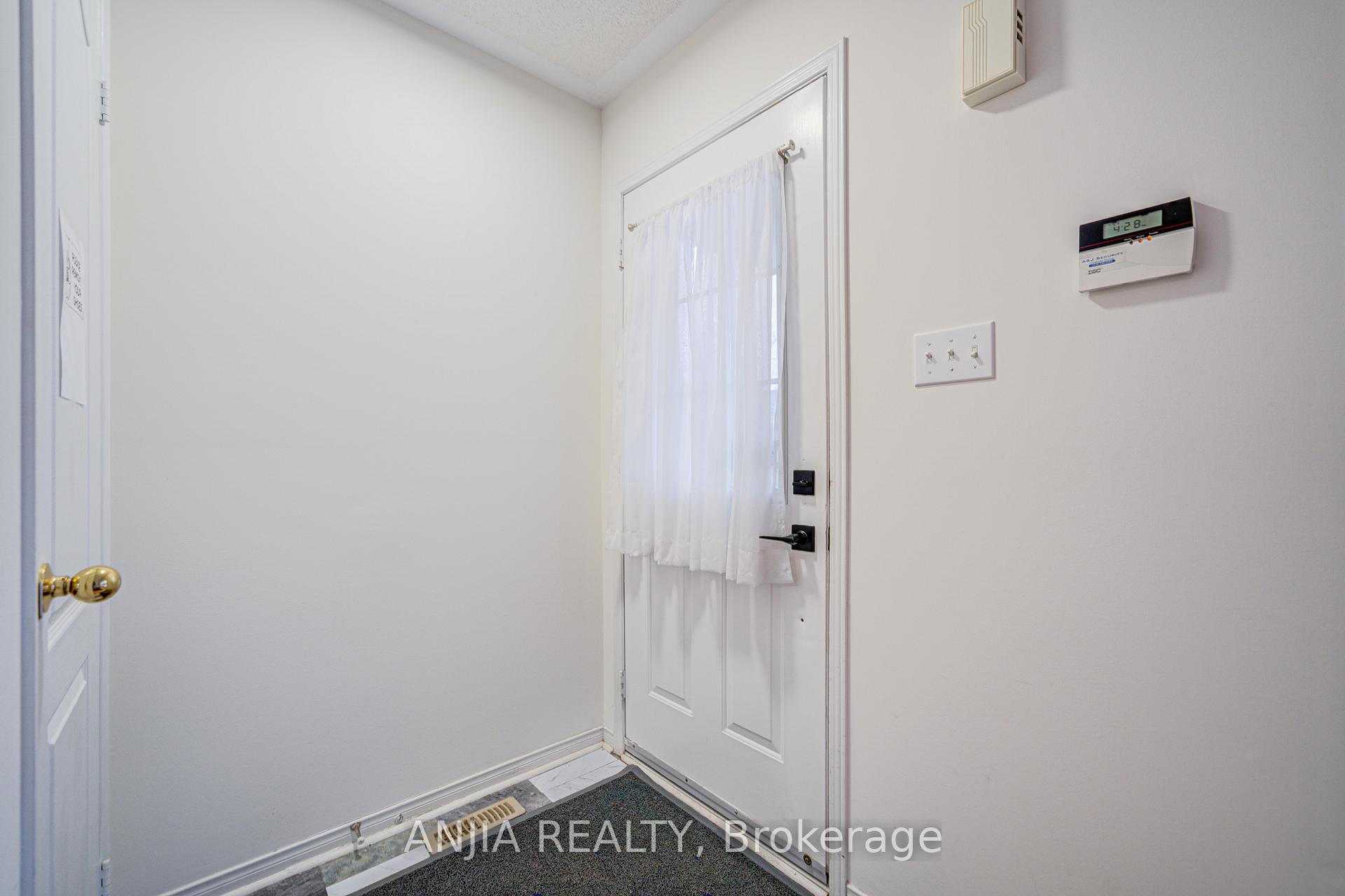 Photo 4 of 220 Hammersly Boulevard, Markham, Wismer — HOMEH