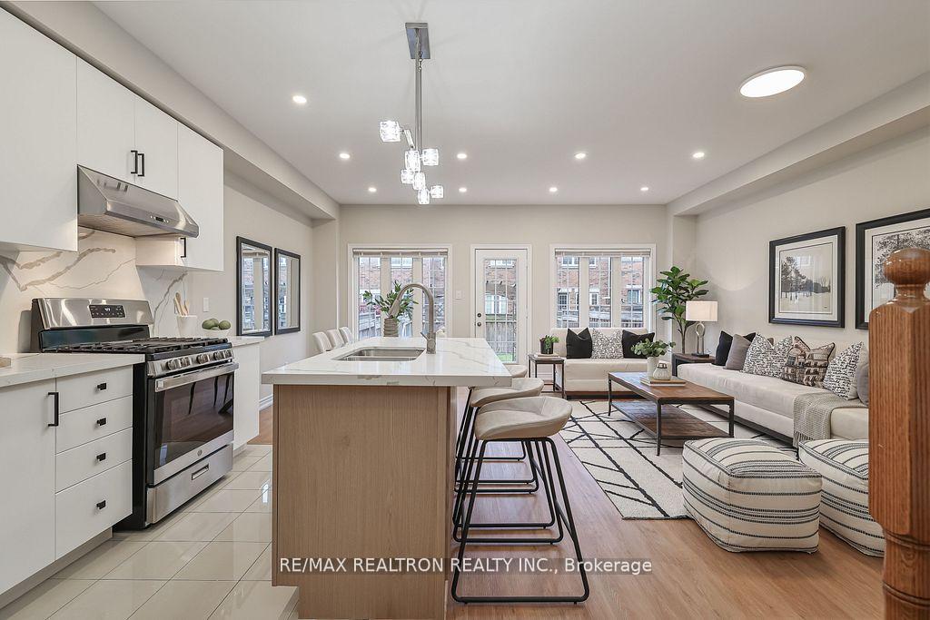 Photo 2 of 138 Southdown Avenue, Vaughan, Patterson — HOMEH