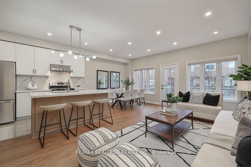 Photo 3 of 138 Southdown Avenue, Vaughan, Patterson — HOMEH