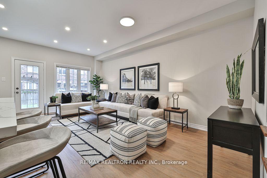 Photo 5 of 138 Southdown Avenue, Vaughan, Patterson — HOMEH