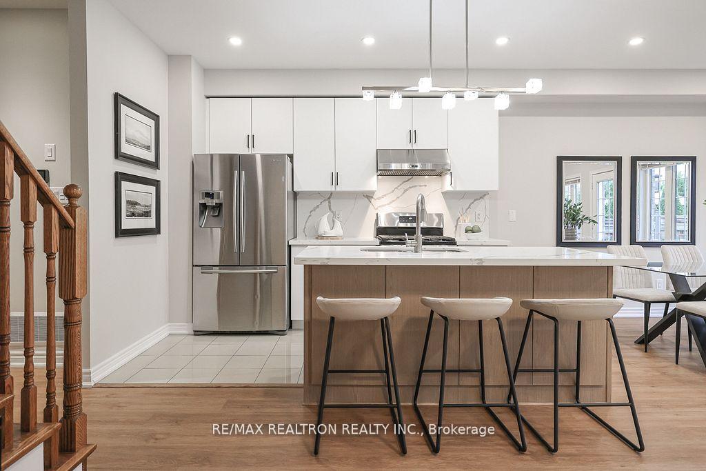 Photo 7 of 138 Southdown Avenue, Vaughan, Patterson — HOMEH