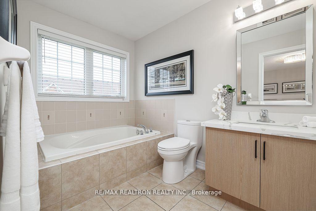 Photo 11 of 138 Southdown Avenue, Vaughan, Patterson — HOMEH