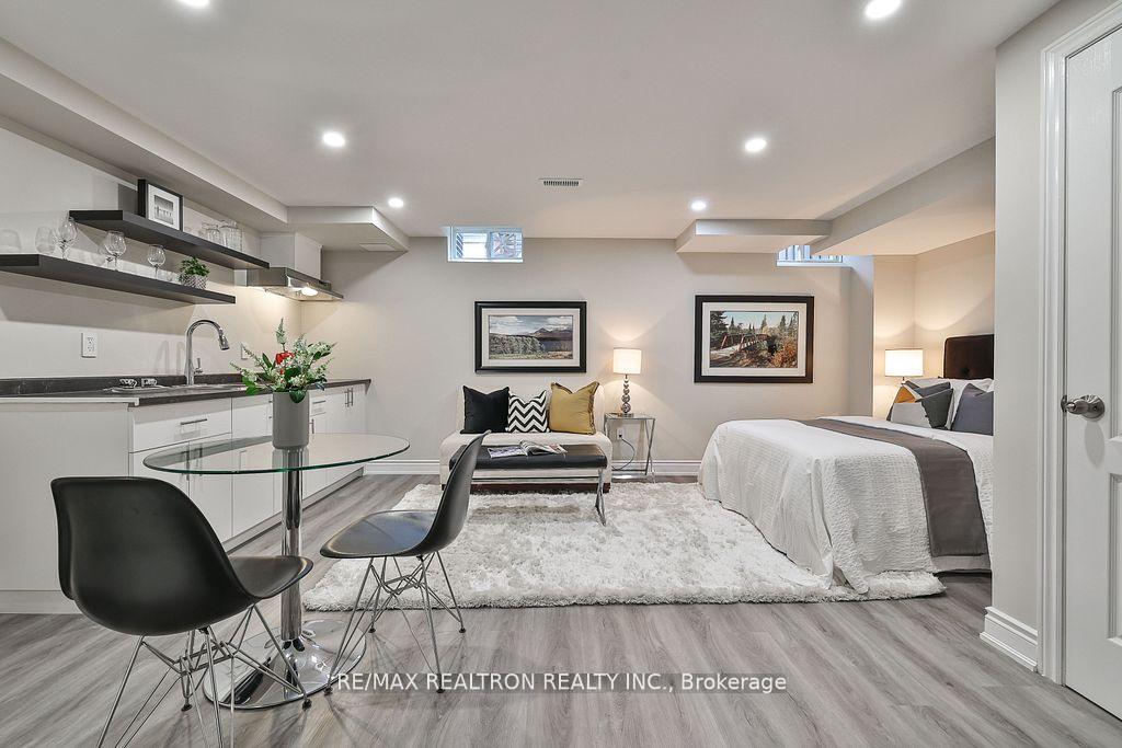 Photo 16 of 138 Southdown Avenue, Vaughan, Patterson — HOMEH