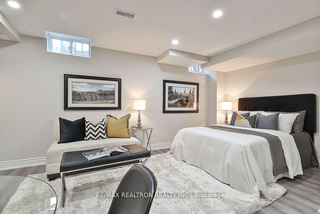 Photo 18 of 138 Southdown Avenue, Vaughan, Patterson — HOMEH