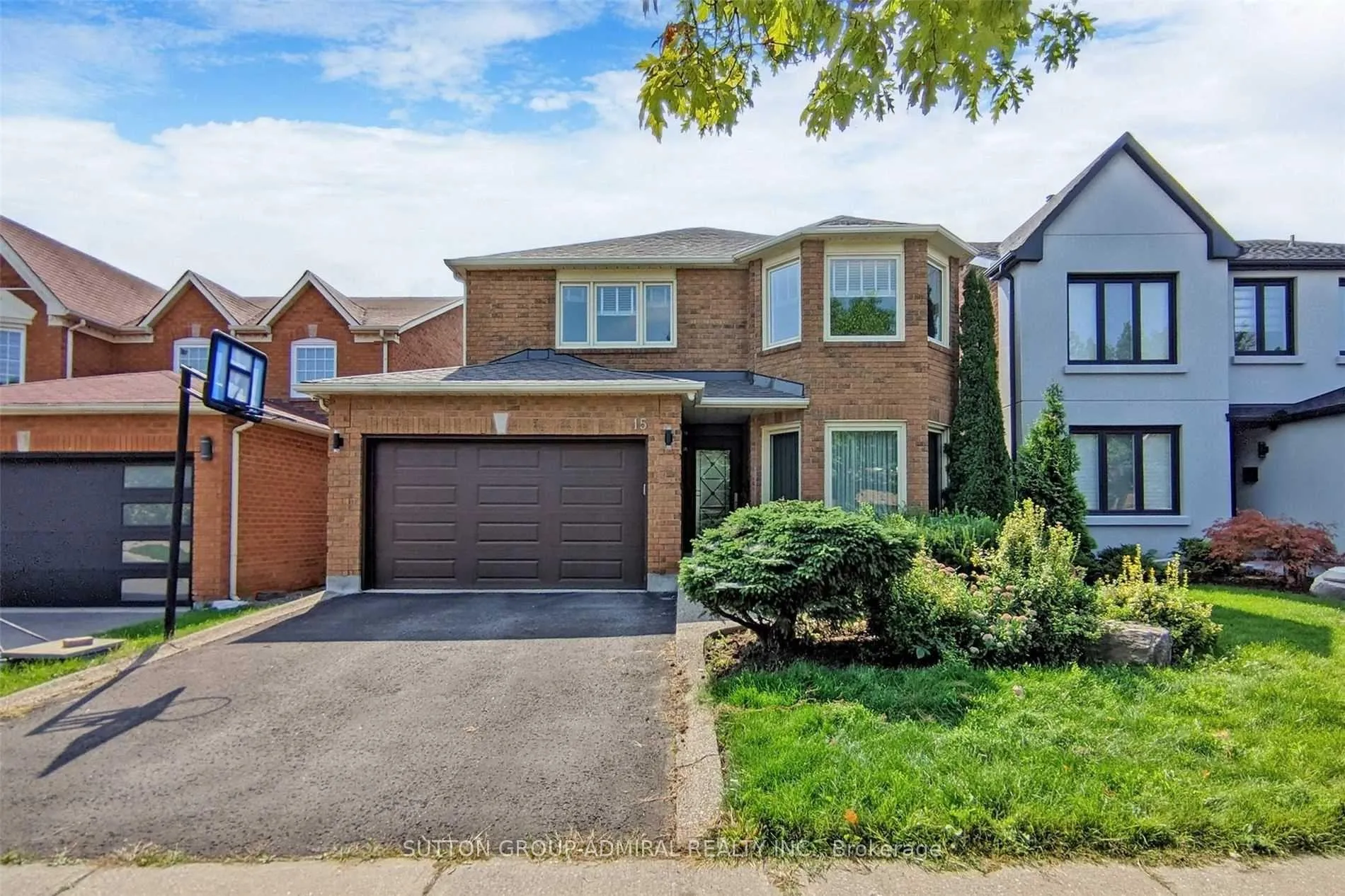 Front of 15 Dundurn Crescent