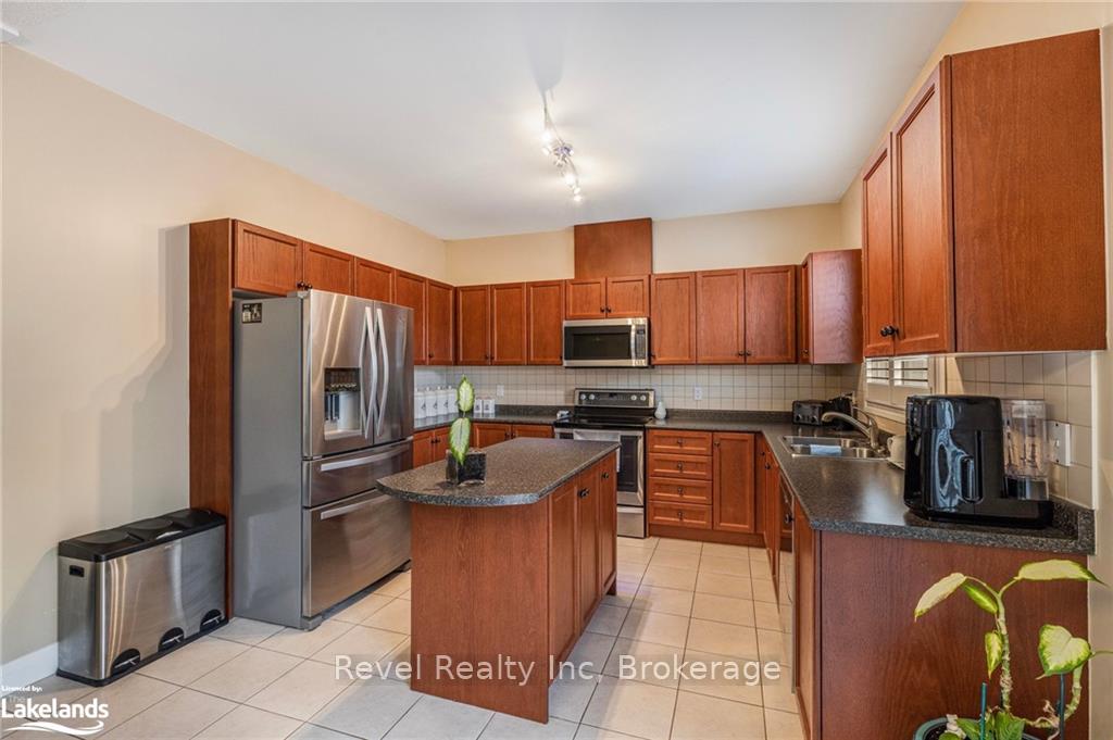 Photo 2 of 174 White Sands Way, Wasaga Beach — HOMEH