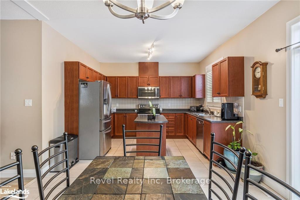 Photo 3 of 174 White Sands Way, Wasaga Beach — HOMEH