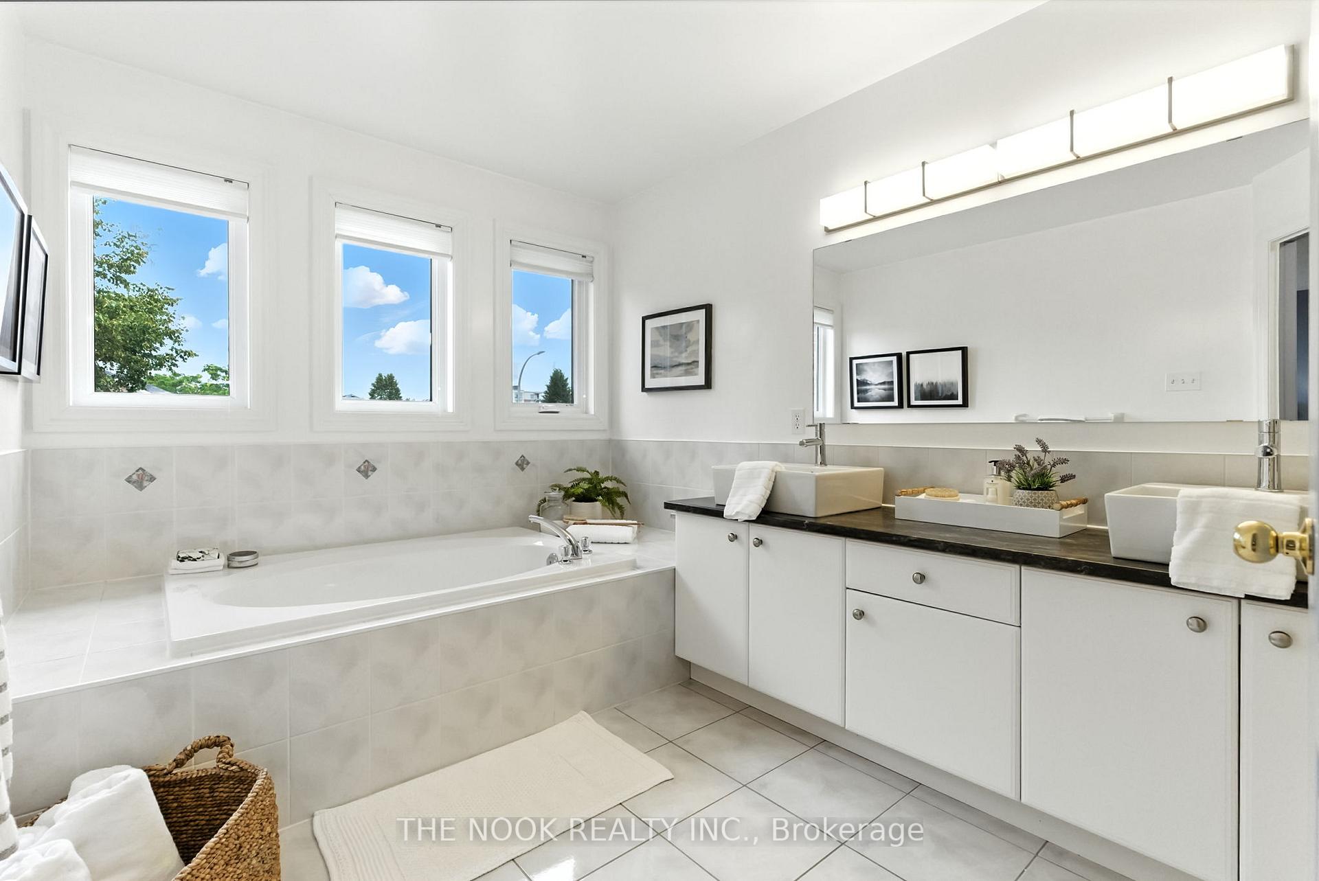 Photo 5 of 7 Markwood Crescent, Whitby, Rolling Acres — HOMEH
