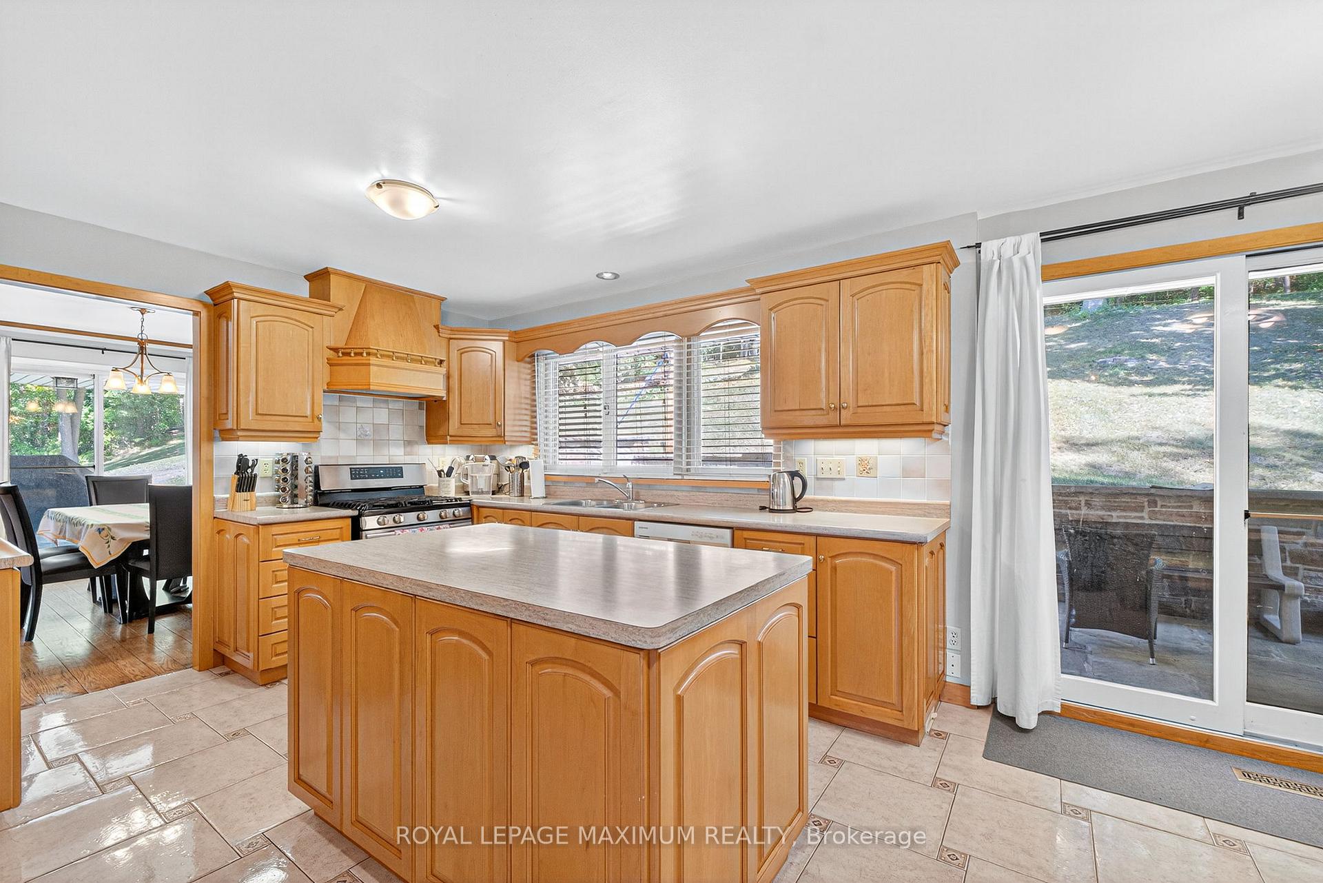 Photo 4 of 7519 Islington Avenue, Vaughan, East Woodbridge — HOMEH