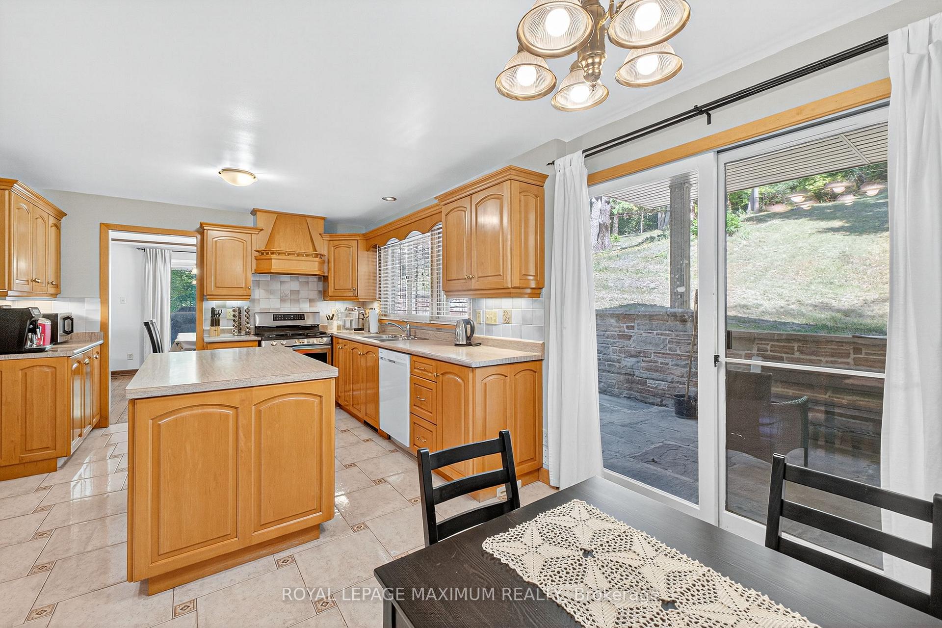 Photo 7 of 7519 Islington Avenue, Vaughan, East Woodbridge — HOMEH