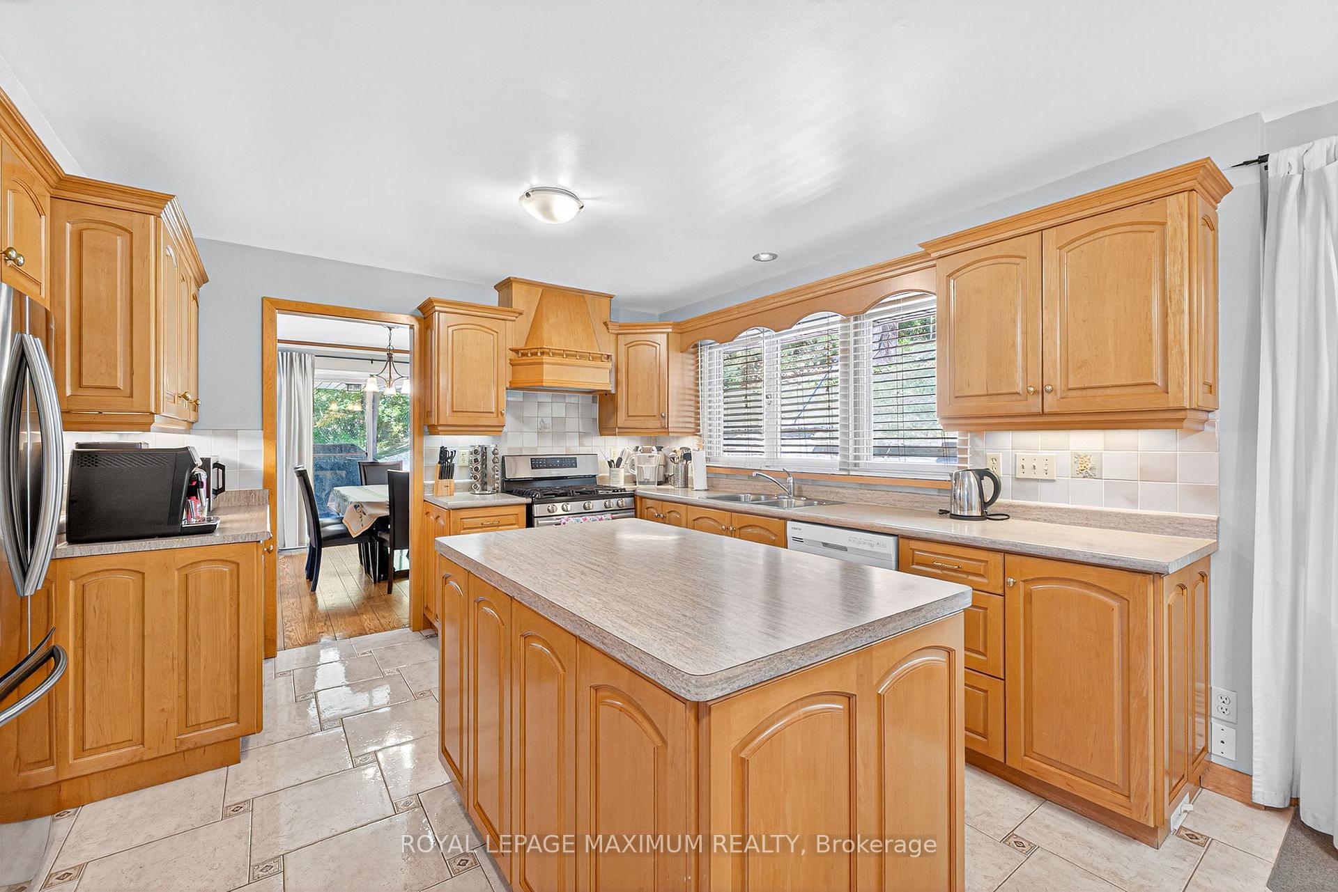 Photo 8 of 7519 Islington Avenue, Vaughan, East Woodbridge — HOMEH