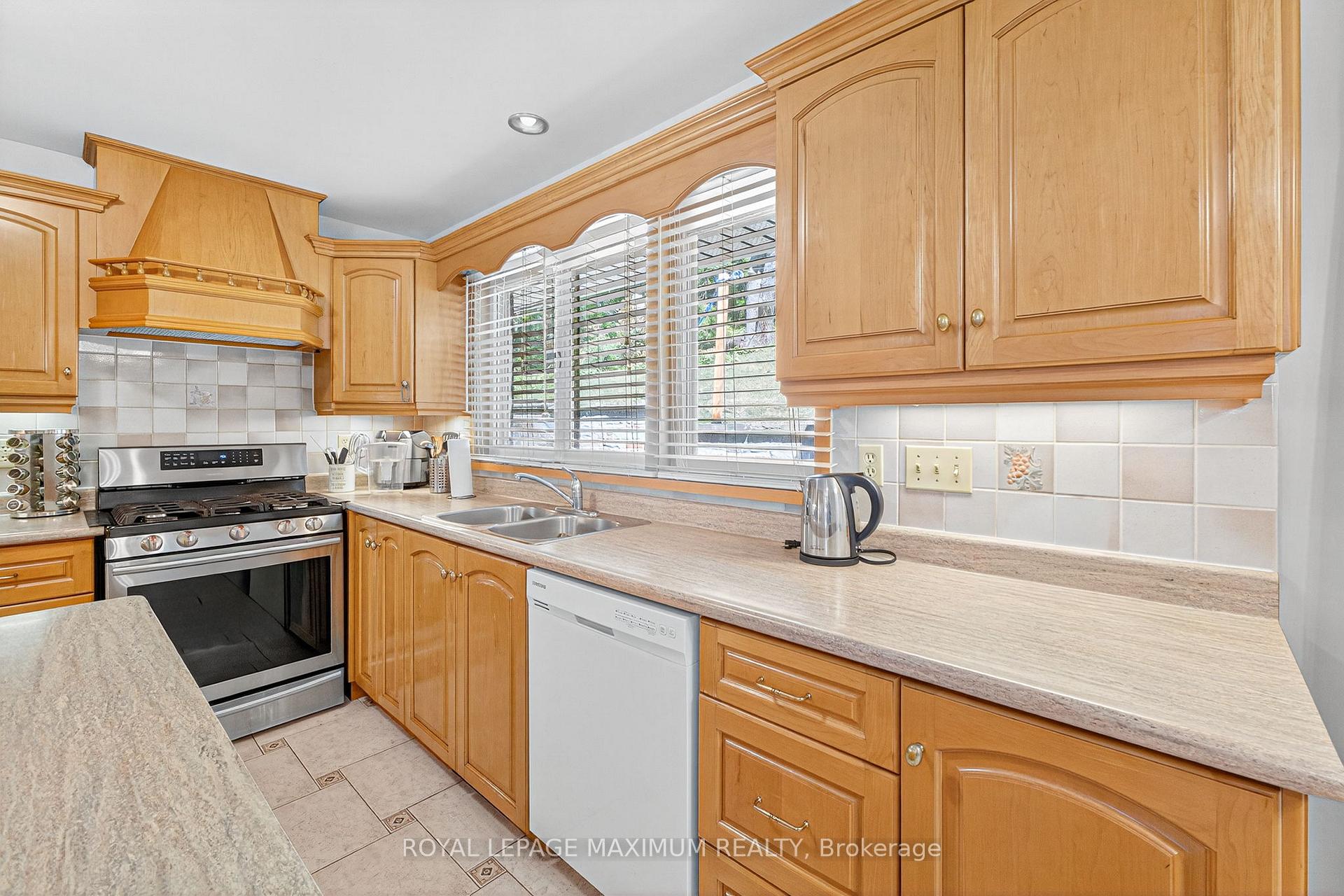 Photo 9 of 7519 Islington Avenue, Vaughan, East Woodbridge — HOMEH