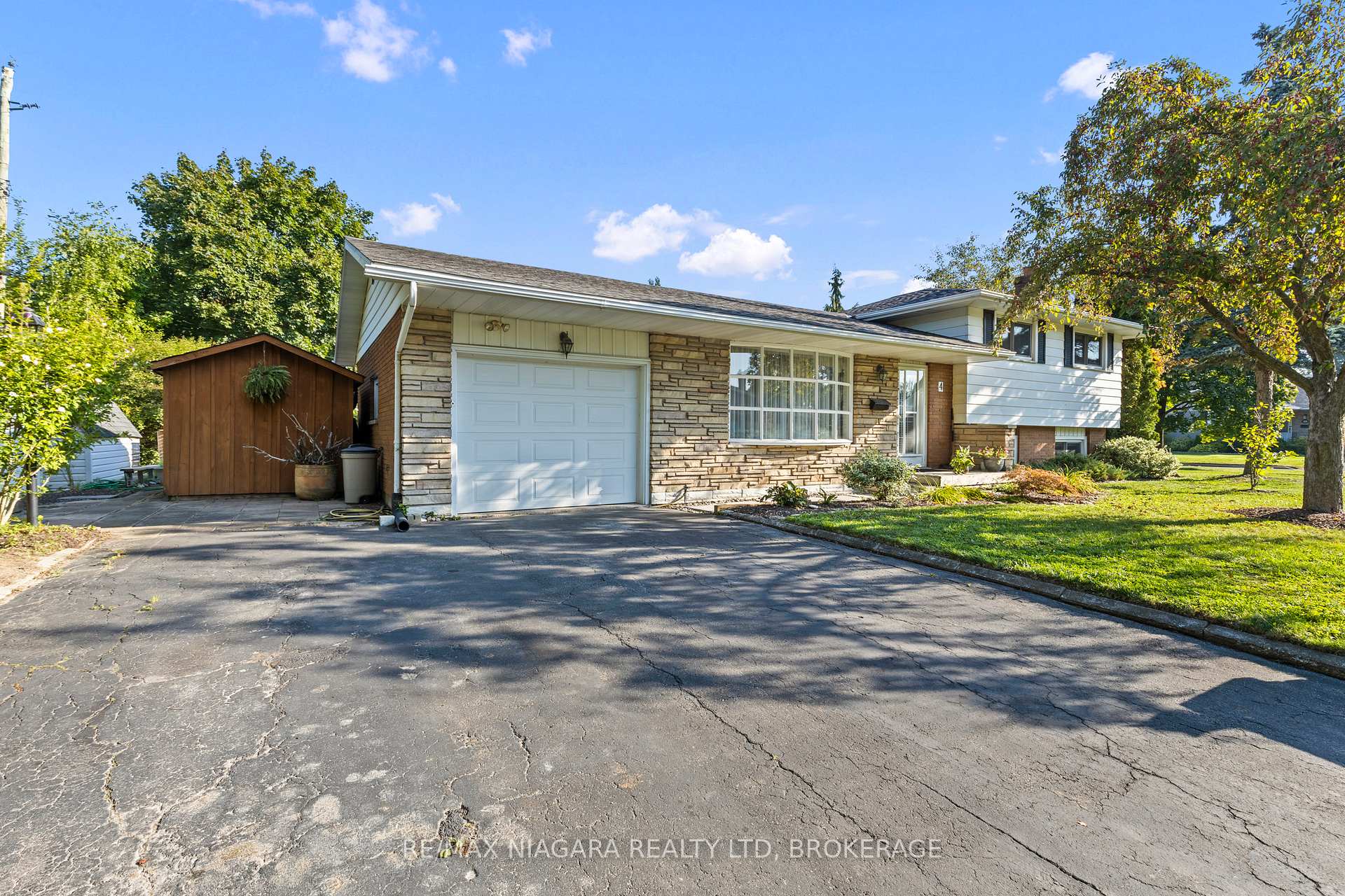 Photo 2 of 4 Willow Street N, Welland, Prince Charles — HOMEH