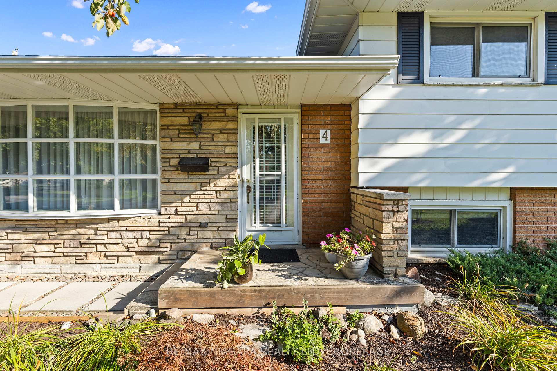 Photo 4 of 4 Willow Street N, Welland, Prince Charles — HOMEH
