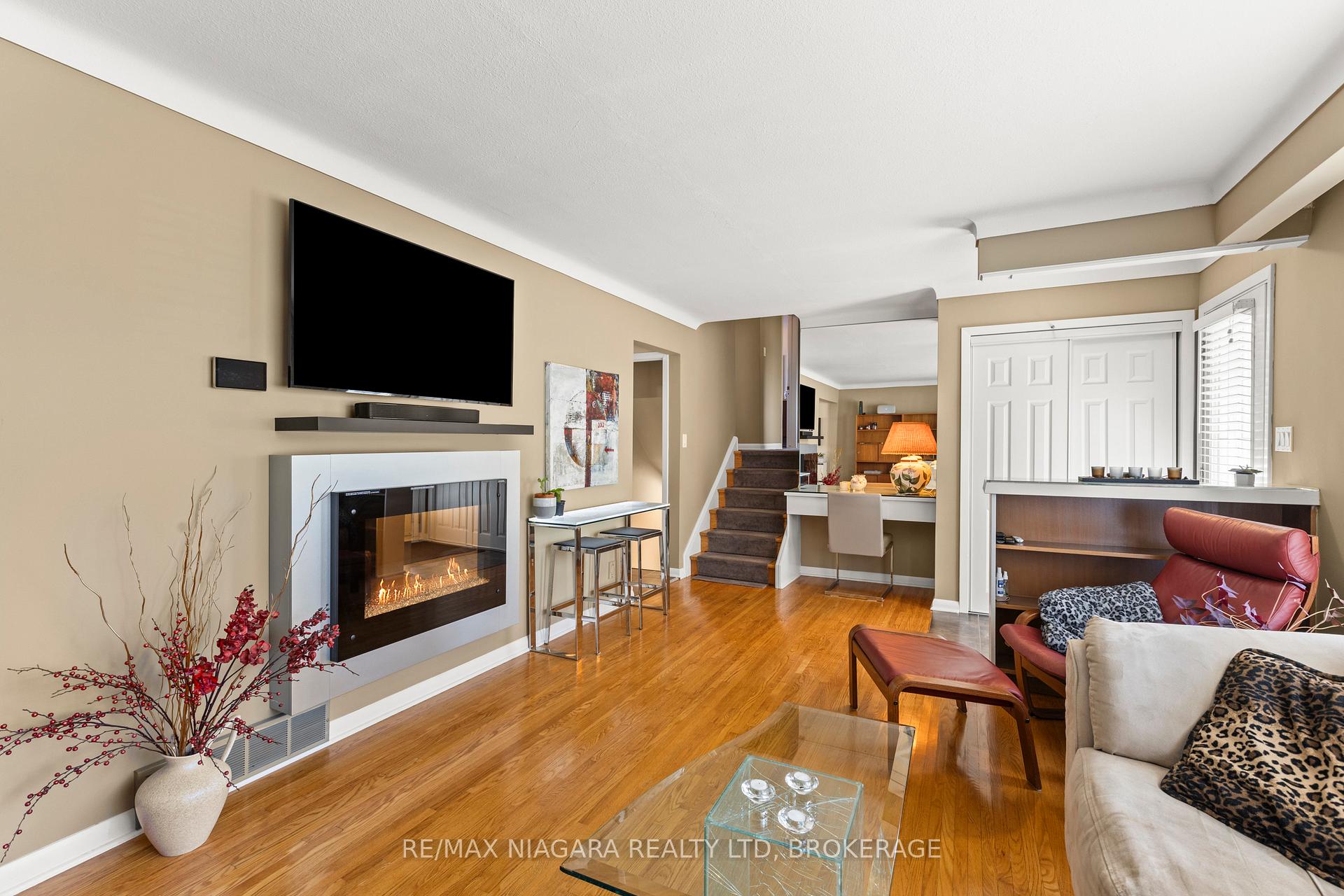Photo 8 of 4 Willow Street N, Welland, Prince Charles — HOMEH